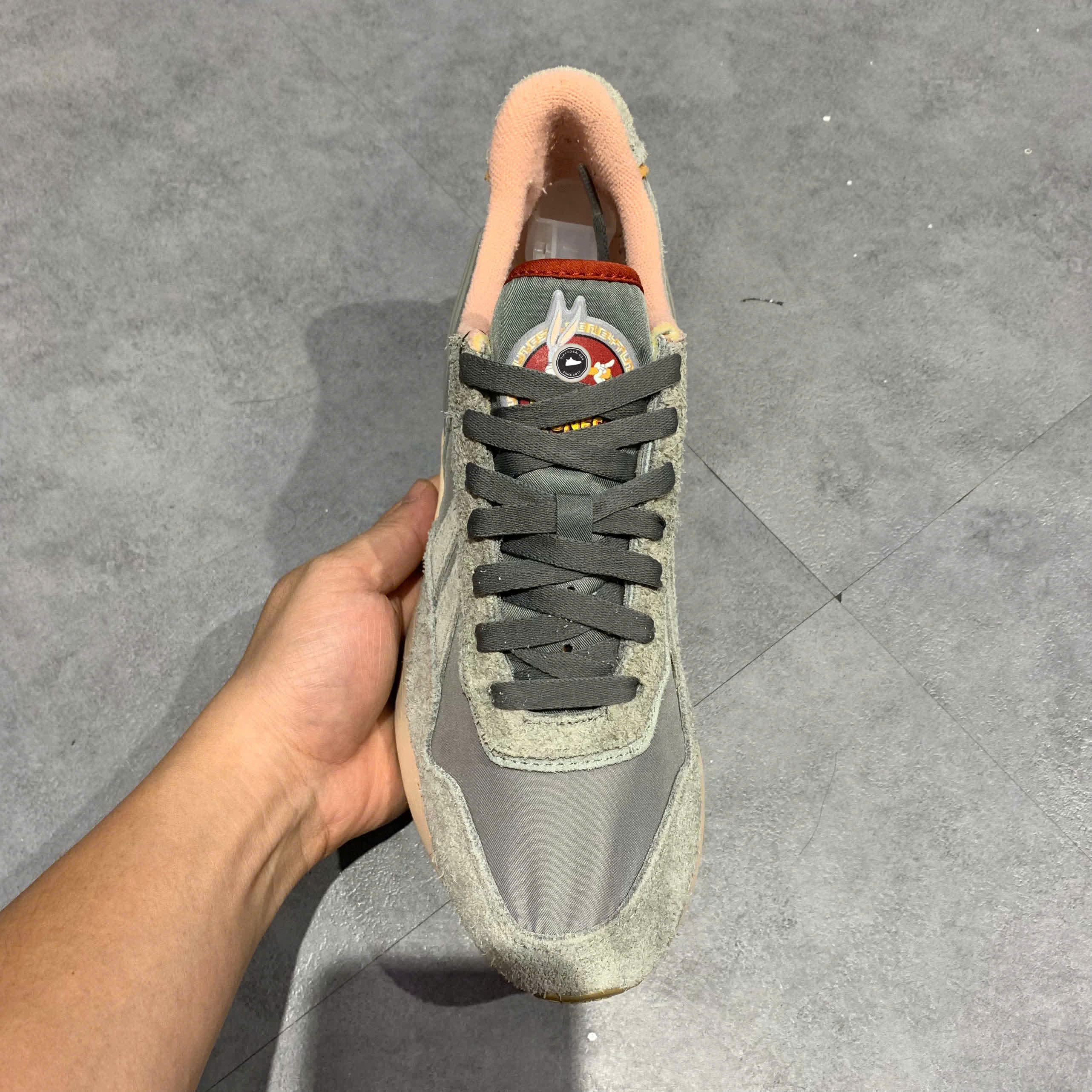 REEBOK X LOONEY TUNES CLASSIC LEGACY AZ GW4301 SIZE 38.5 GIÀY 2HAND CHÍNH HÃNG PVN20932