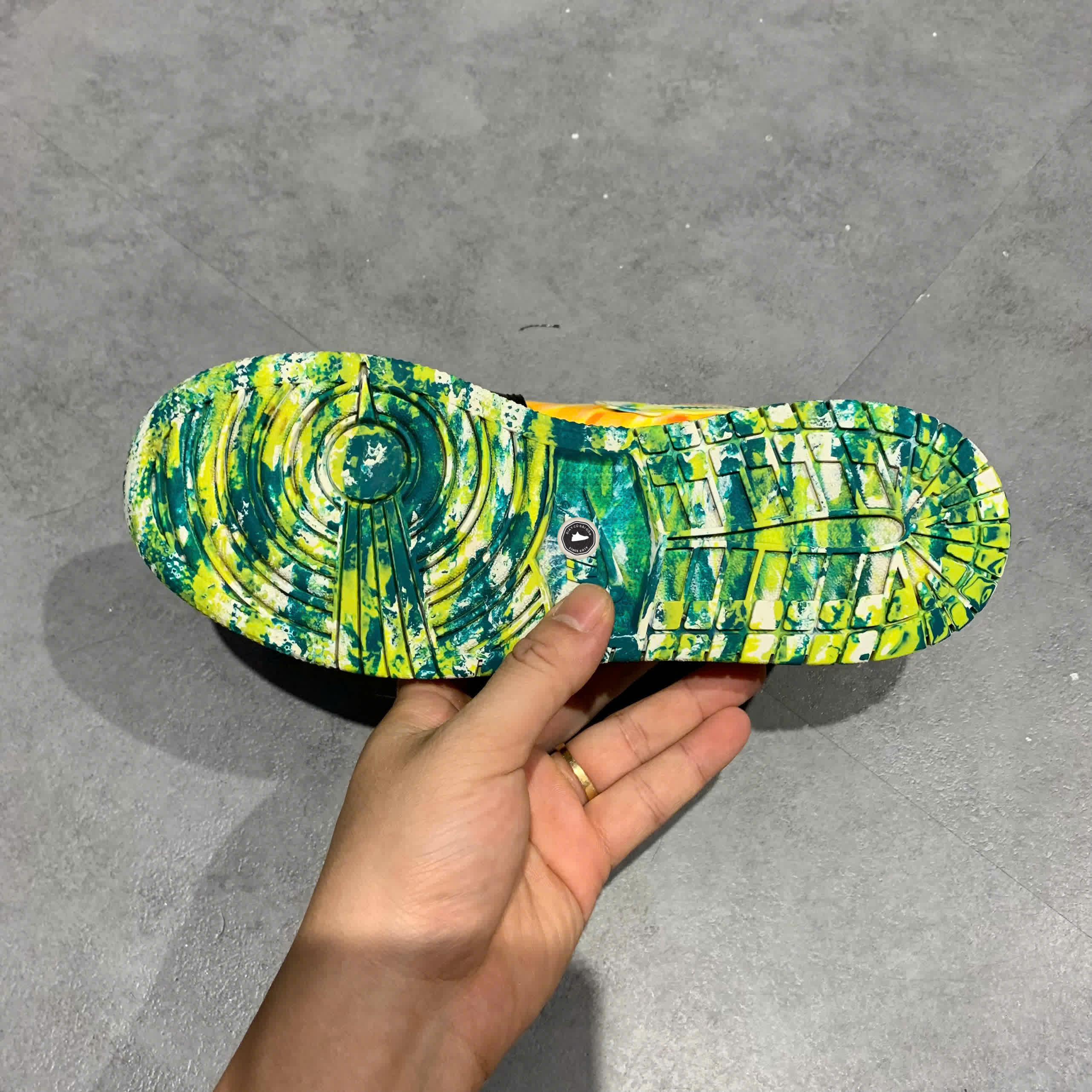 NIKE AIR JORDAN 1 LOW 'TIE DYE' GS DJ6252 038 SIZE 38.5 GIÀY 2HAND CHÍNH HÃNG PVN20723