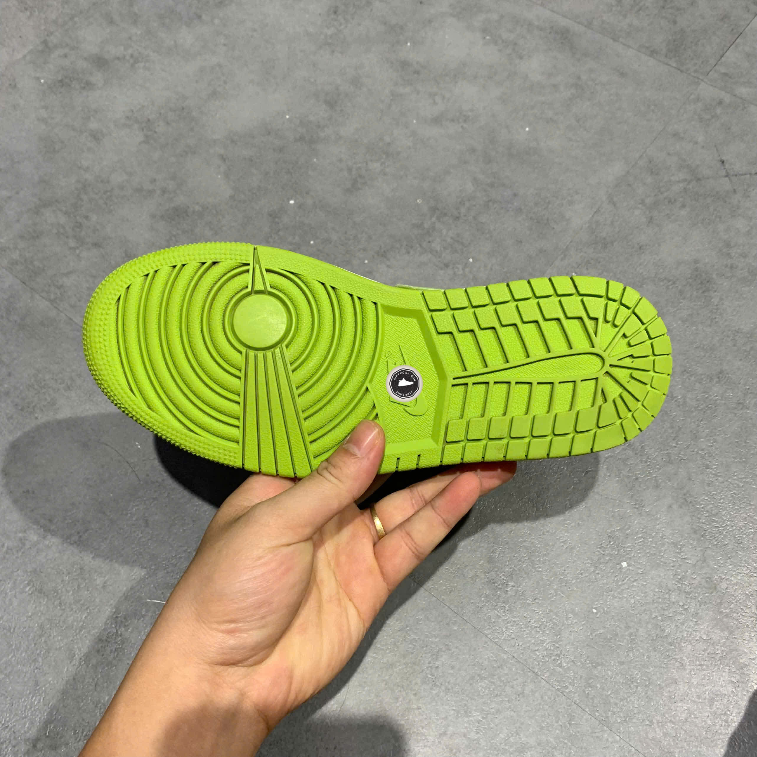 NIKE AIR JORDAN 1 MID SE GREEN PYTHON DV2959 113 SIZE 36.5 GIÀY 2HAND CHÍNH HÃNG PVN20734