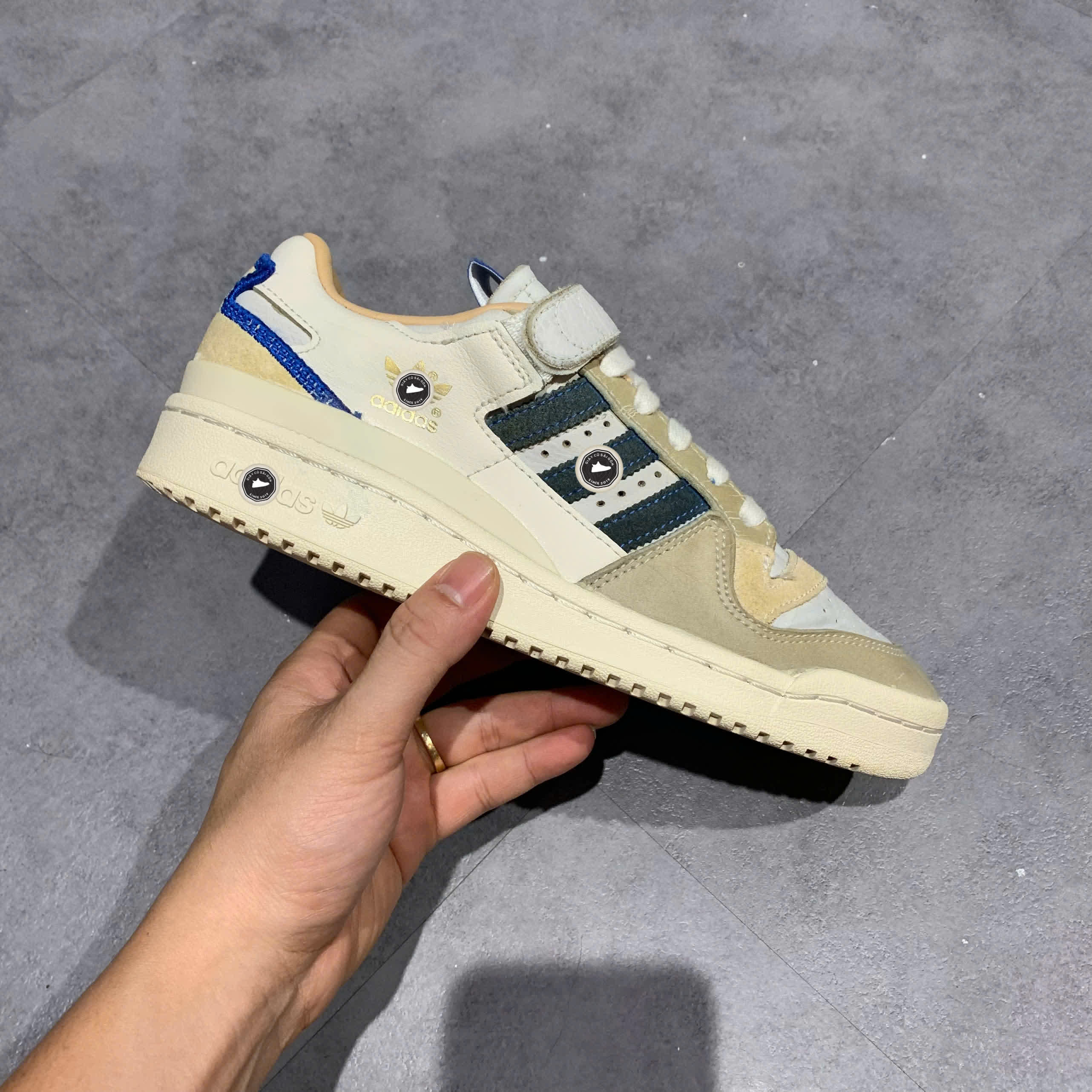 ADIDAS ORIGINALS FORUM 84 LOW WHITE BLUE H03721 SIZE 38 2/3 GIÀY 2HAND CHÍNH HÃNG PVN20820