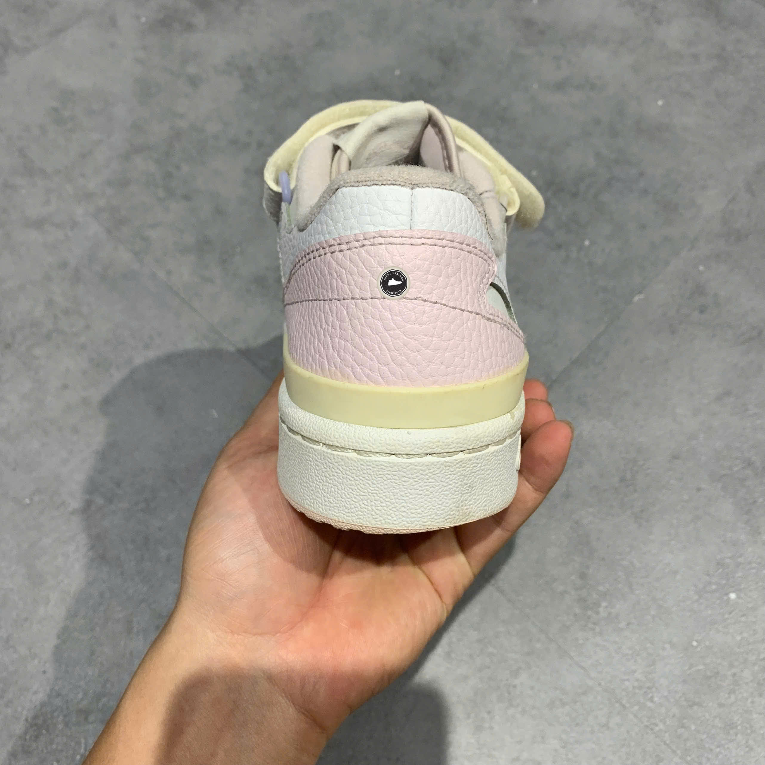 ADIDAS FORUM LOW CITY J 'WHITE ALMOST PINK' GY8369 SIZE 37 1/3 GIÀY 2HAND CHÍNH HÃNG PVN20832