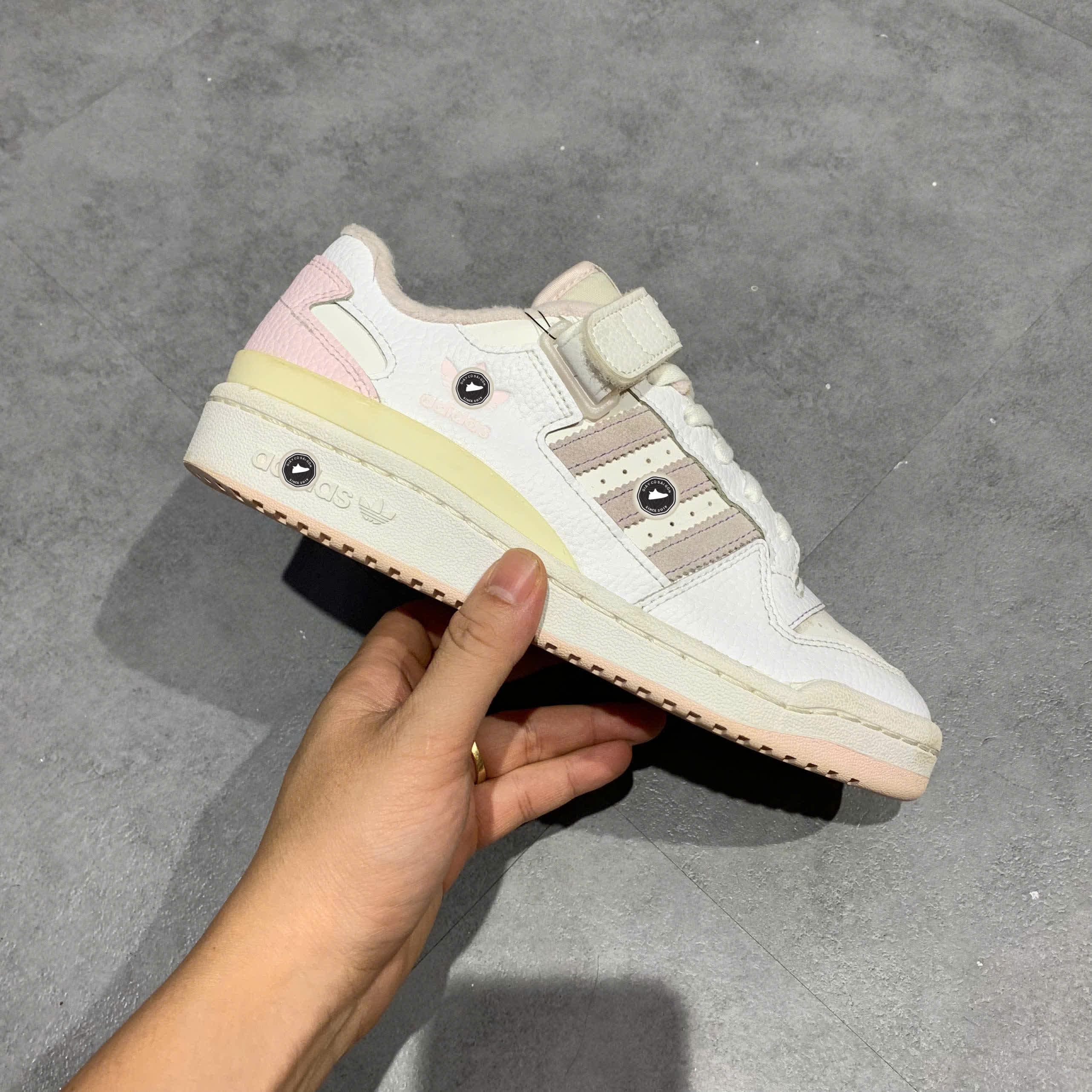 ADIDAS FORUM LOW CITY J 'WHITE ALMOST PINK' GY8369 SIZE 37 1/3 GIÀY 2HAND CHÍNH HÃNG PVN20832