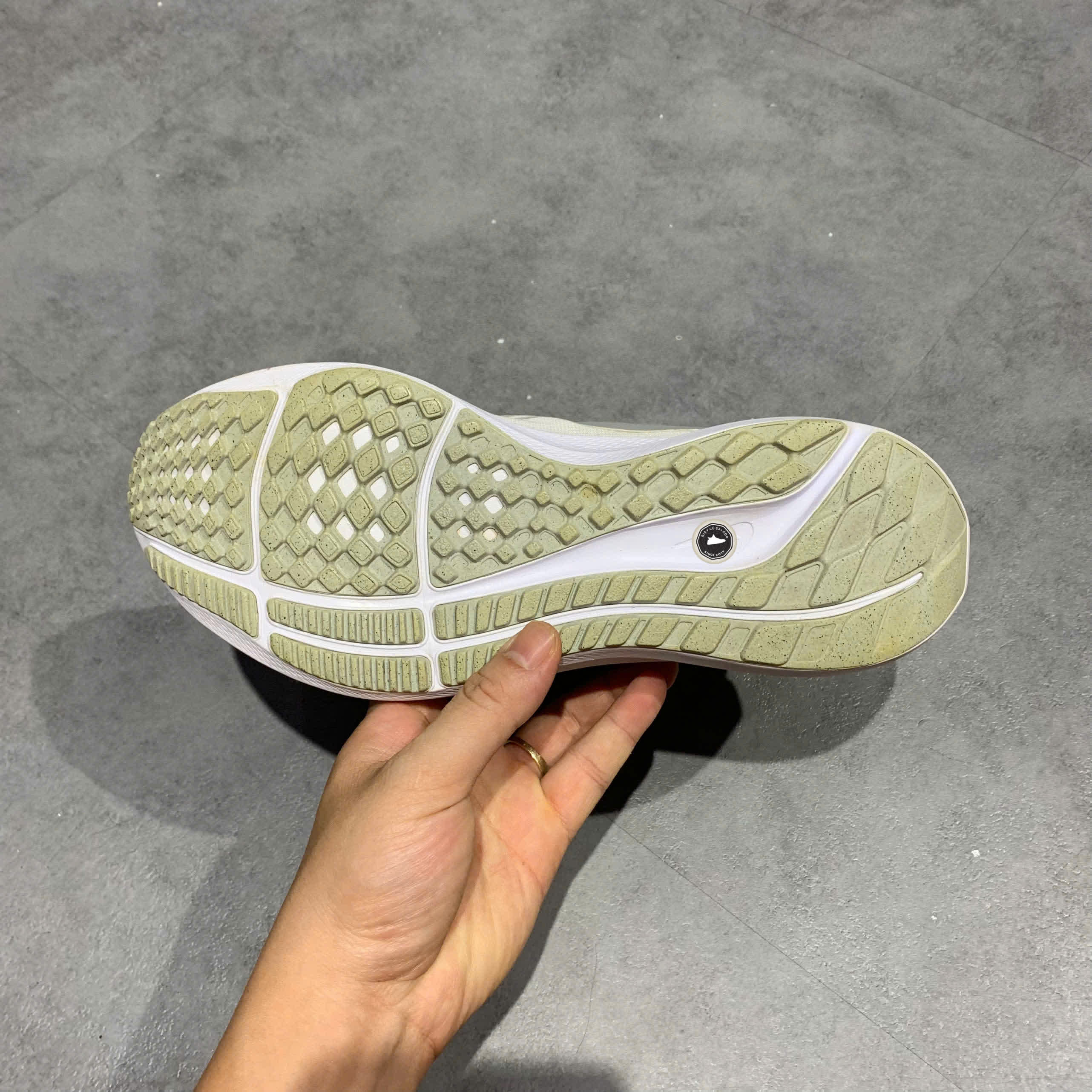 NIKE AIR ZOOM PEGASUS 39 WHITE PURE PLATINUM DH4072 100 SIZE 39 GIÀY 2HAND CHÍNH HÃNG PVN20825
