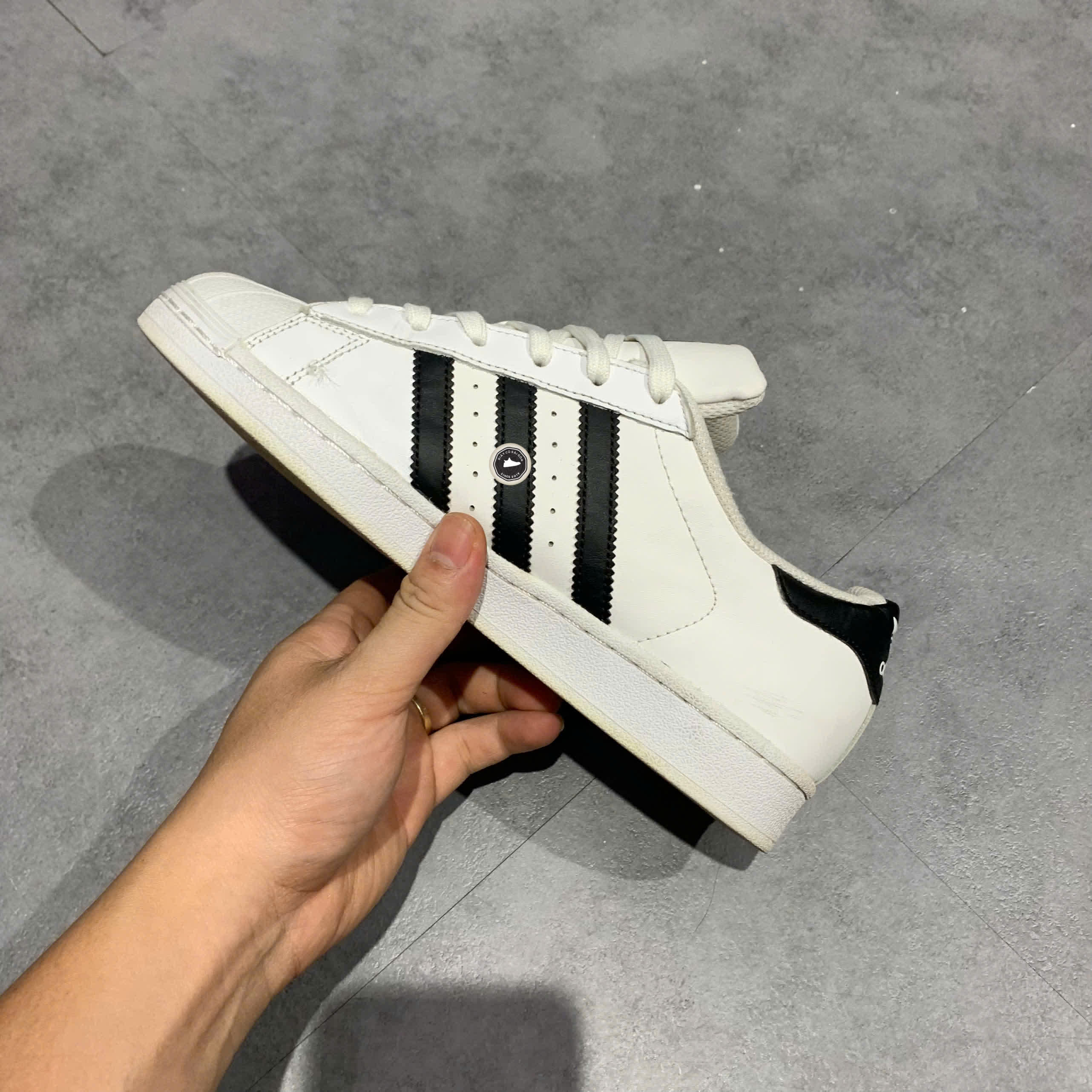 ADIDAS SUPERSTAR CLOUD WHITE CORE BLACK C77124 SIZE 38 GIÀY 2HAND CHÍNH HÃNG PVN20967