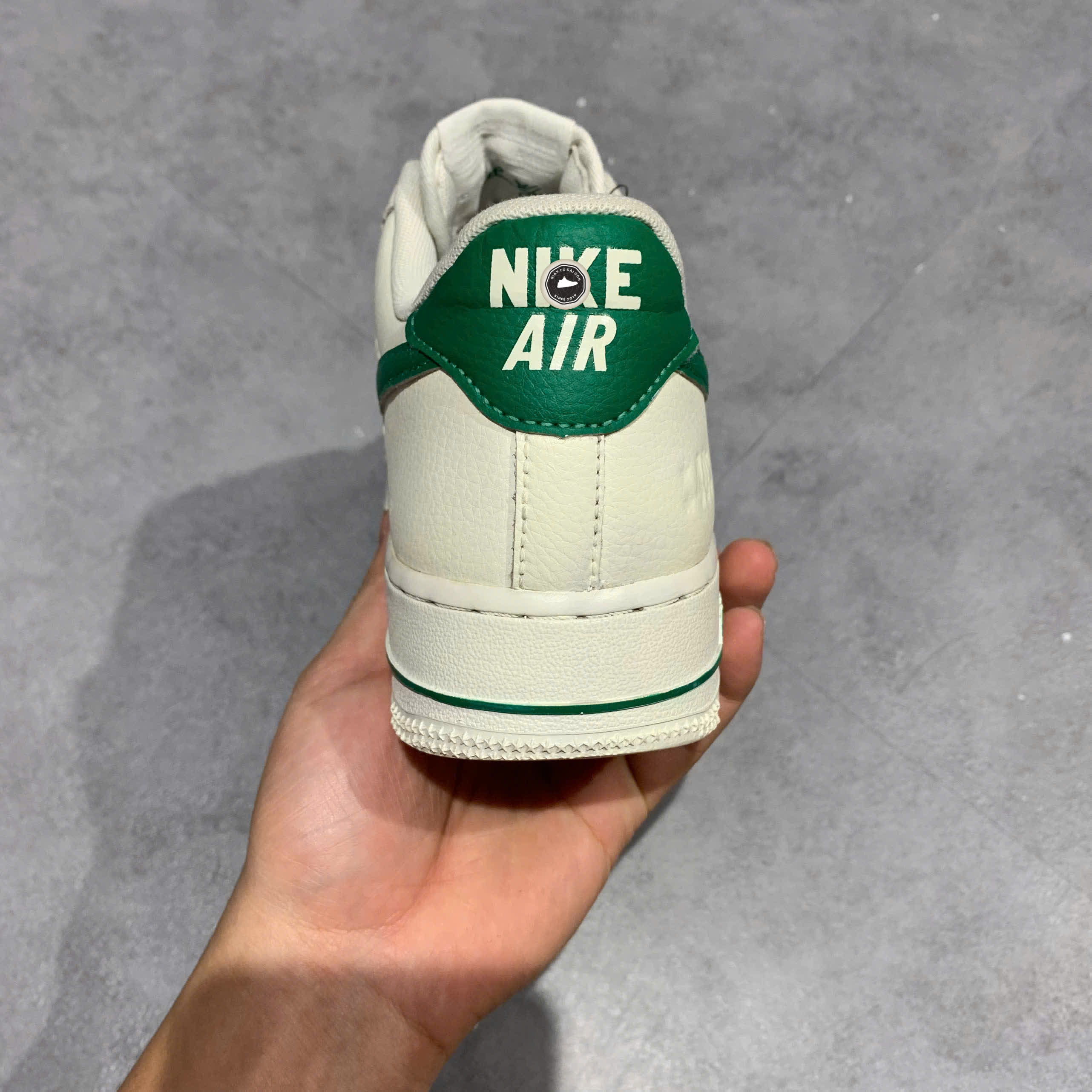 NIKE AIR FORCE 1 '07 LV8 "40TH ANNIVERSARY SAIL MALACHITE" DQ7658-101 SIZE 39 GIÀY 2HAND CHÍNH HÃNG PVN20804