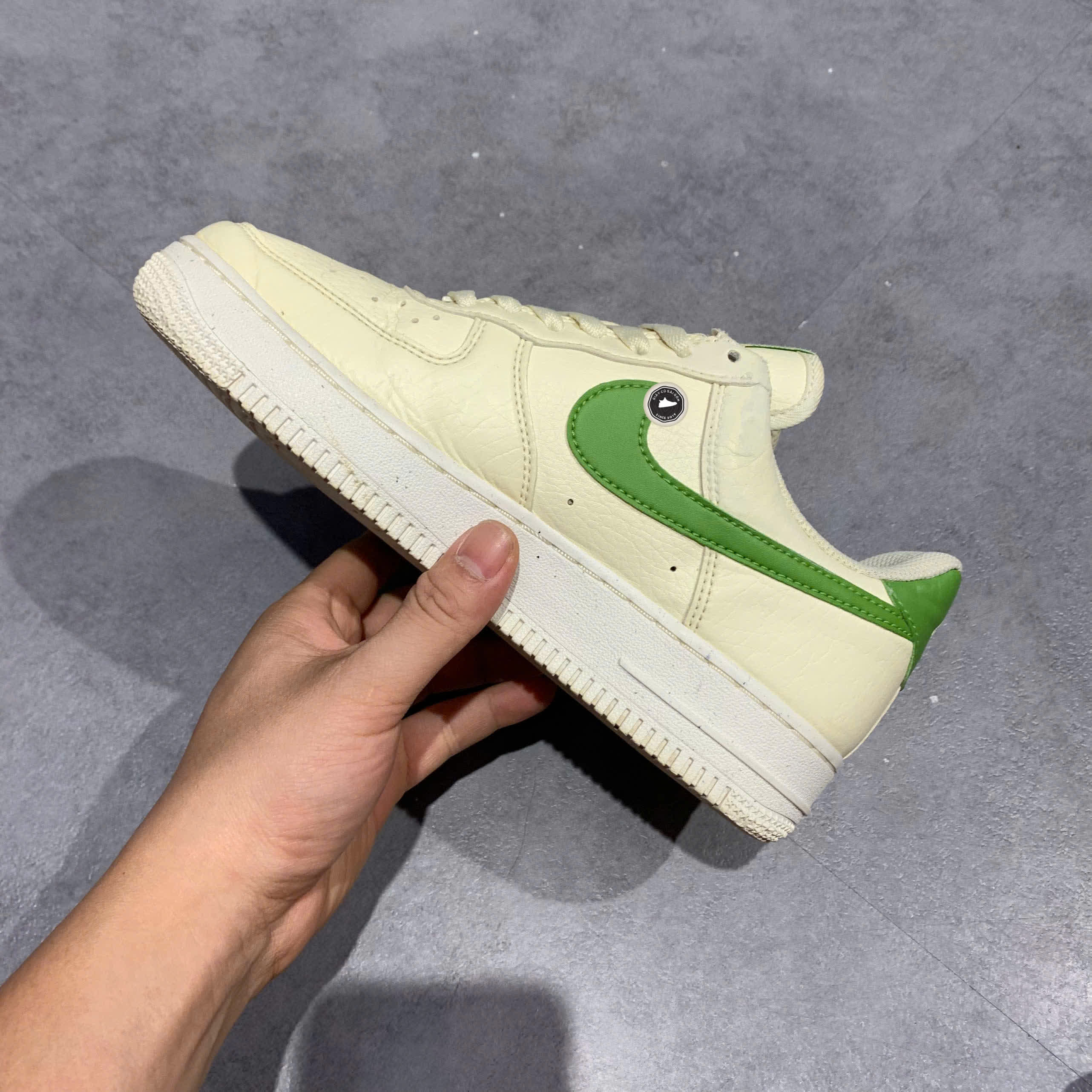 NIKE AIR FORCE 1 LOW '07 SE NEXT NATURE COCONUT MILK CHLOROPHYLL (WOMEN'S) DV3808 102 SIZE 37.5 GIÀY 2HAND CHÍNH HÃNG PVN20781