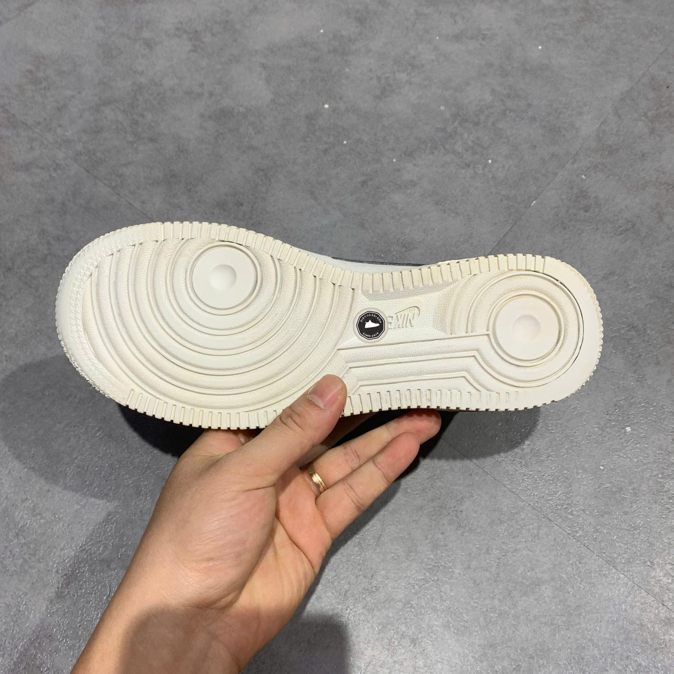 NIKE AIR FORCE 1 LOW AN20 WHITE BLACK (GS) CT7724-100 SIZE 37.5 GIÀY 2HAND CHÍNH HÃNG PVN20803