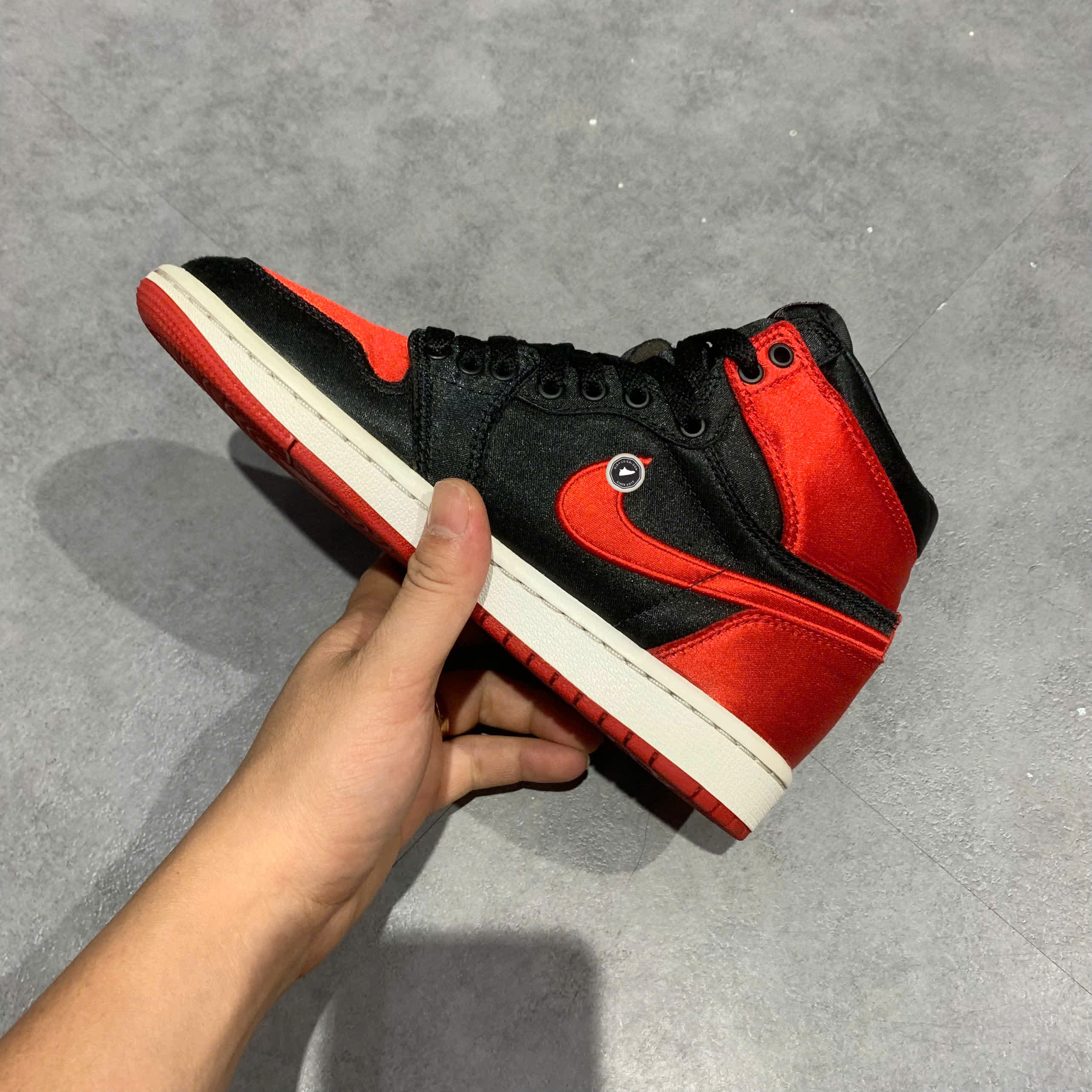 NIKE AIR JORDAN 1 RETRO HIGH OG SATIN BRED (WOMEN'S) FD4810 061 SIZE 36 GIÀY 2HAND CHÍNH HÃNG PVN20811
