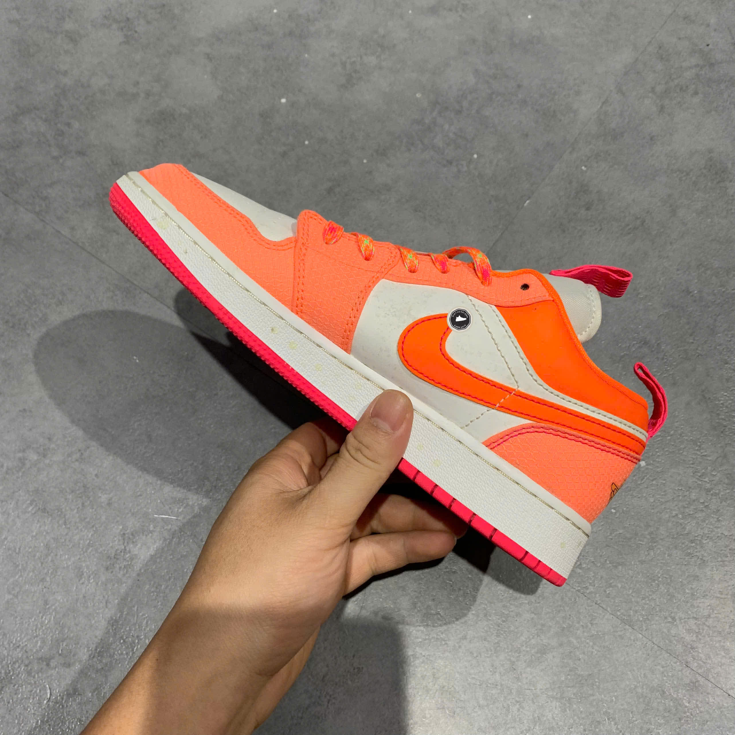 AIR JORDAN 1 LOW UTILITY GS 'CRIMSON PULSE' DJ0530 801 SIZE 37.5 GIÀY 2HAND CHÍNH HÃNG PVN20798