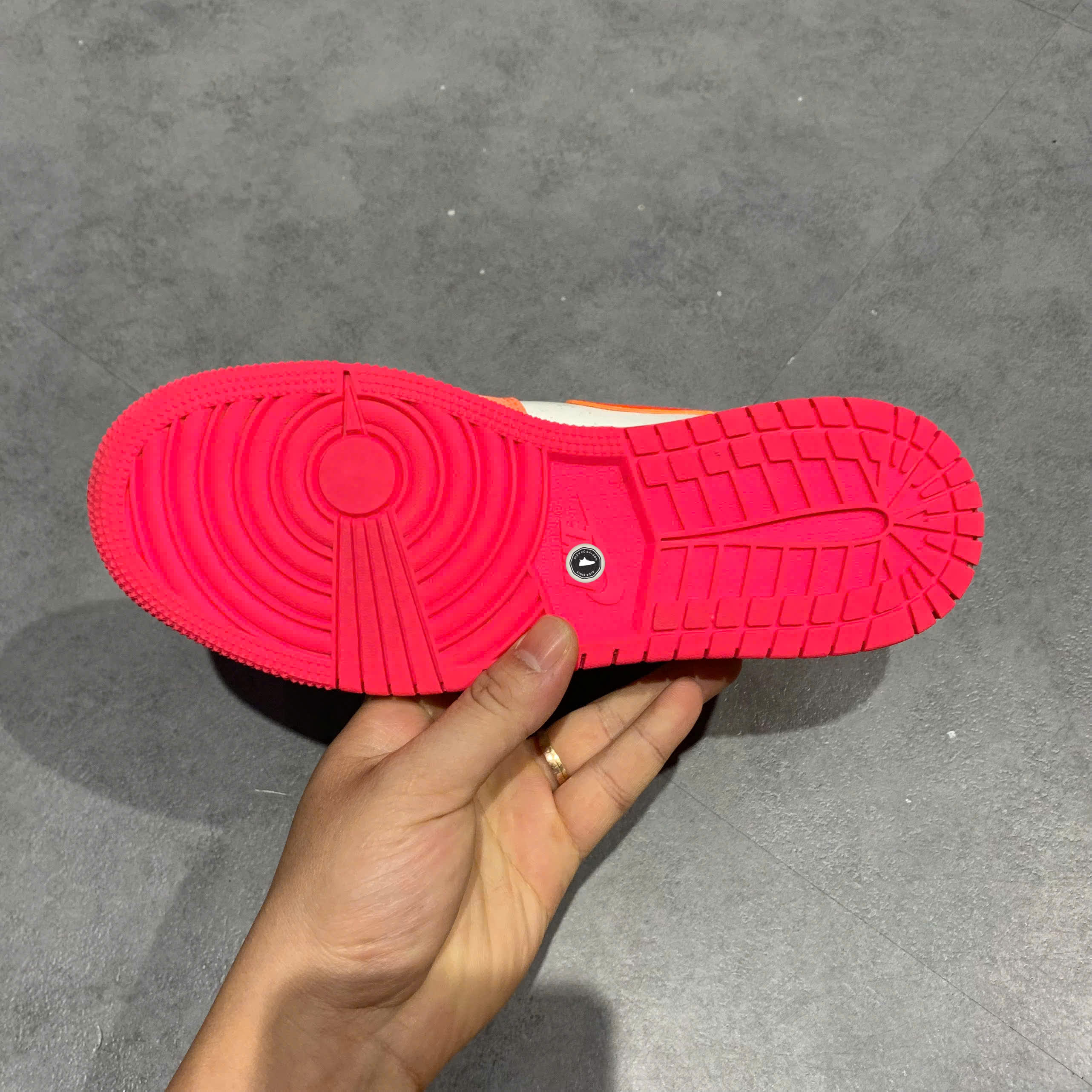 AIR JORDAN 1 LOW UTILITY GS 'CRIMSON PULSE' DJ0530 801 SIZE 37.5 GIÀY 2HAND CHÍNH HÃNG PVN20798