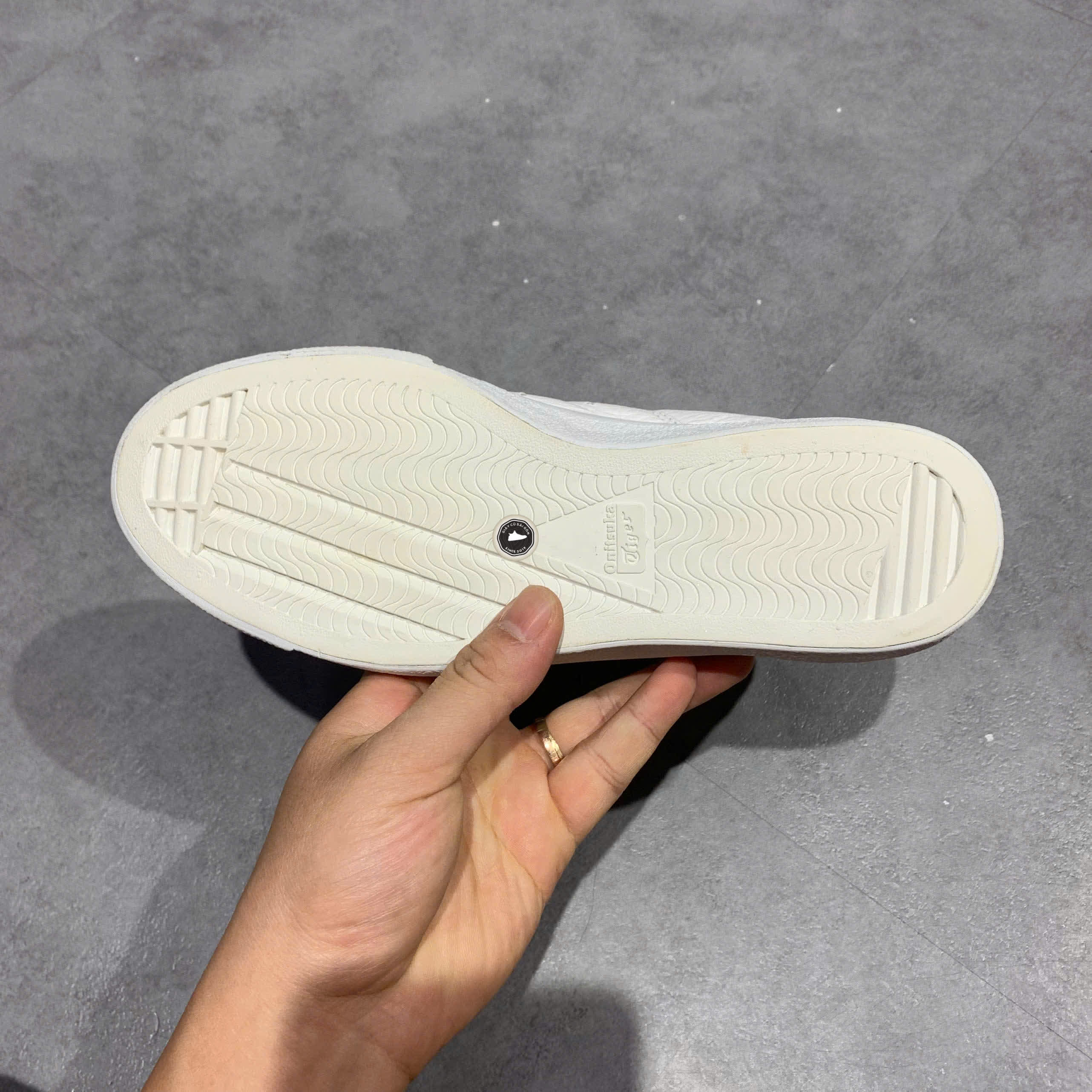 ONITSUKA TIGER LAWNSHIP SNEAKERS 'WHITE GOLD' D518K-0194 SIZE 37 GIÀY 2HAND CHÍNH HÃNG PVN20962