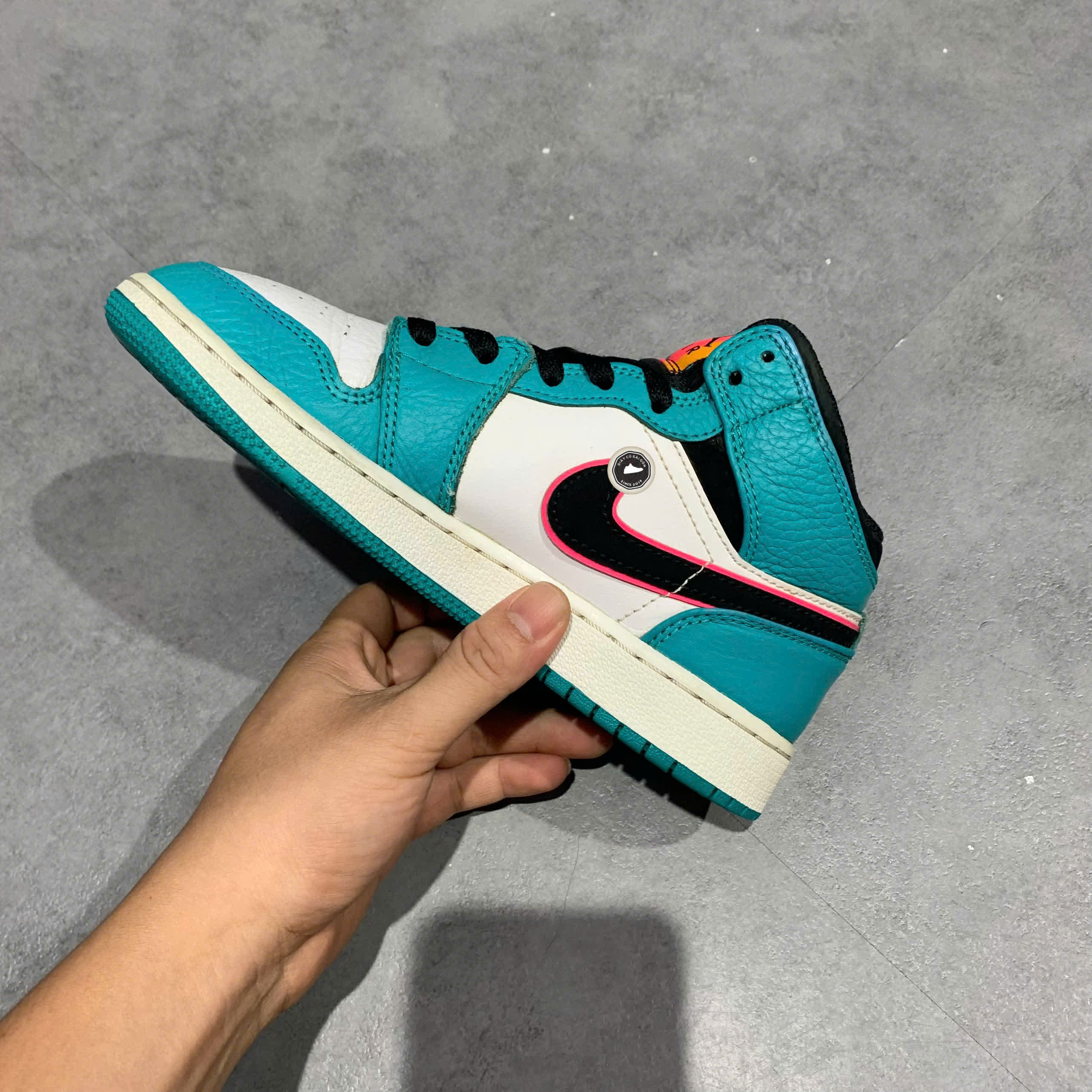 AIR JORDAN 1 MID SE GS 'SOUTH BEACH' BQ6931-306 SIZE 36 GIÀY 2HAND CHÍNH HÃNG PVN20744