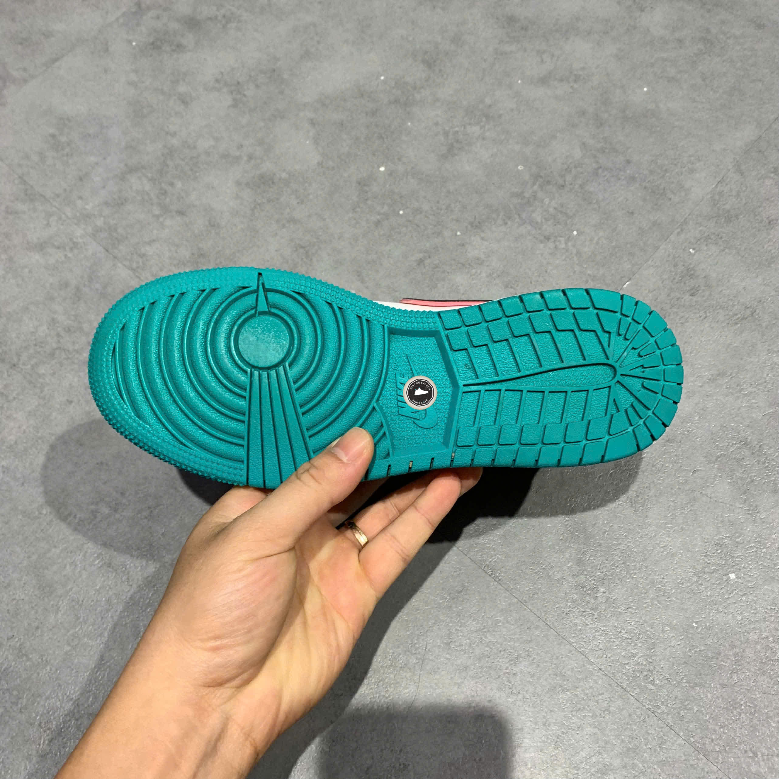 AIR JORDAN 1 MID SE GS 'SOUTH BEACH' BQ6931-306 SIZE 36 GIÀY 2HAND CHÍNH HÃNG PVN20744