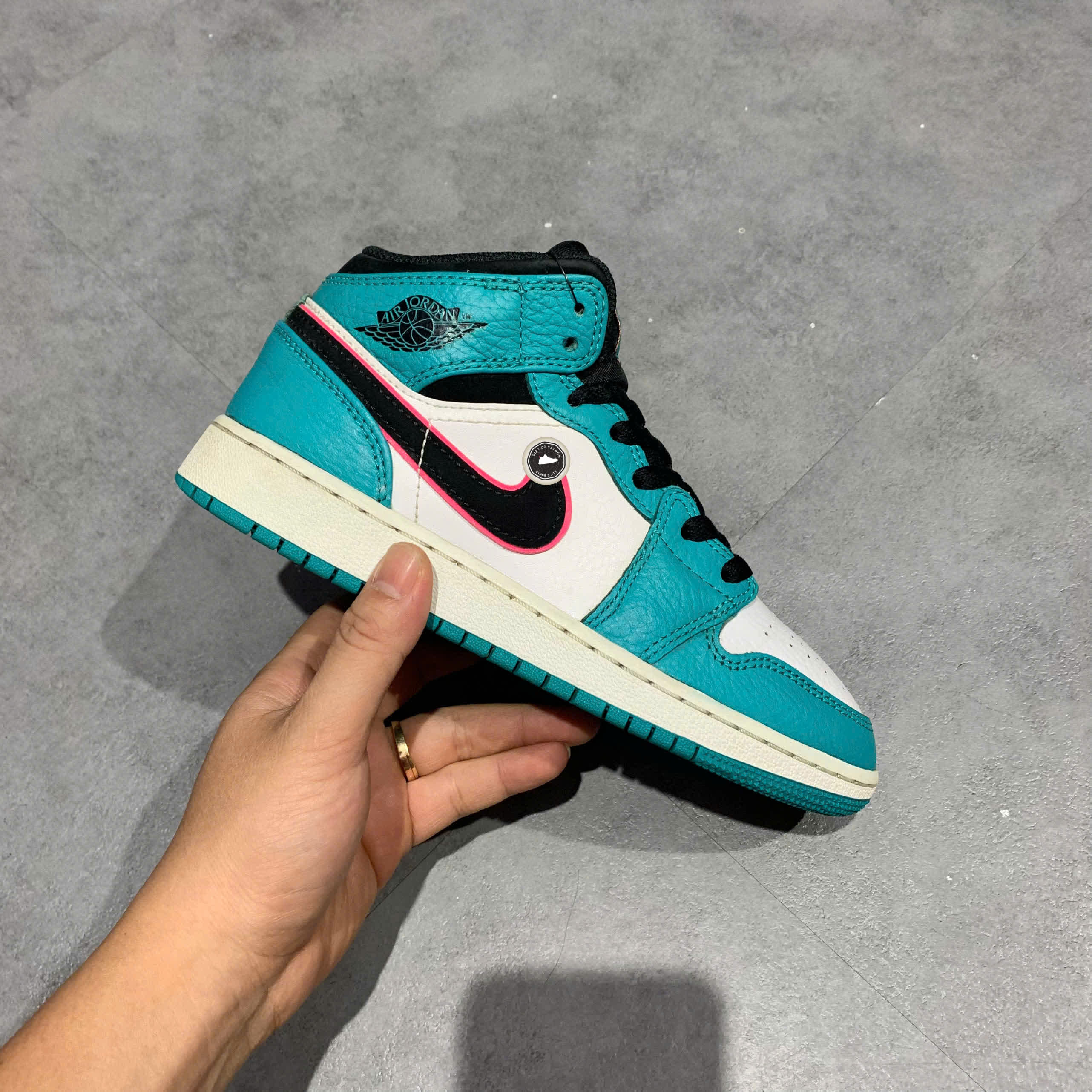 AIR JORDAN 1 MID SE GS 'SOUTH BEACH' BQ6931-306 SIZE 36 GIÀY 2HAND CHÍNH HÃNG PVN20744