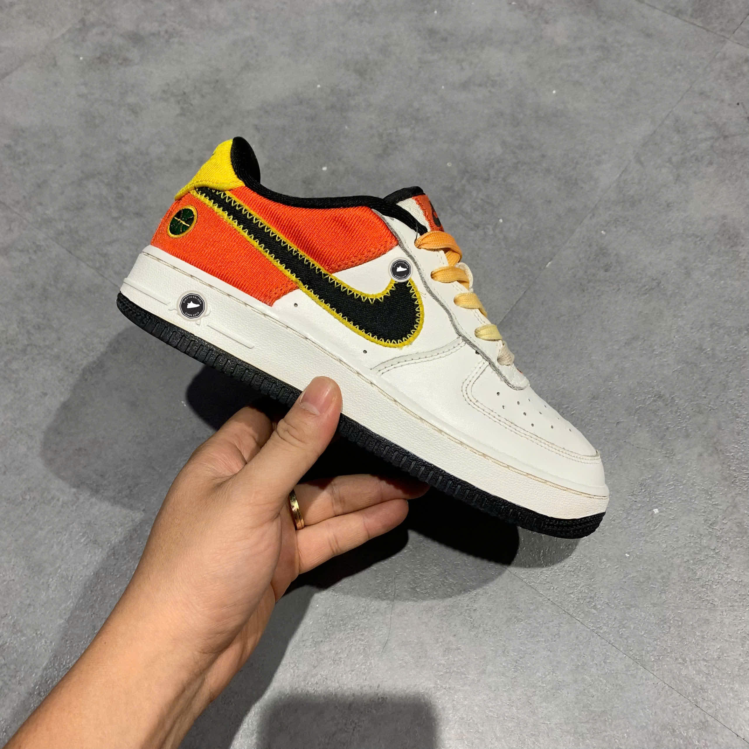 NIKE AIR FORCE 1 LV8 GS 'ROSWELL RAYGUNS' DD9530 100 SIZE 36 GIÀY 2HAND CHÍNH HÃNG PVN20812