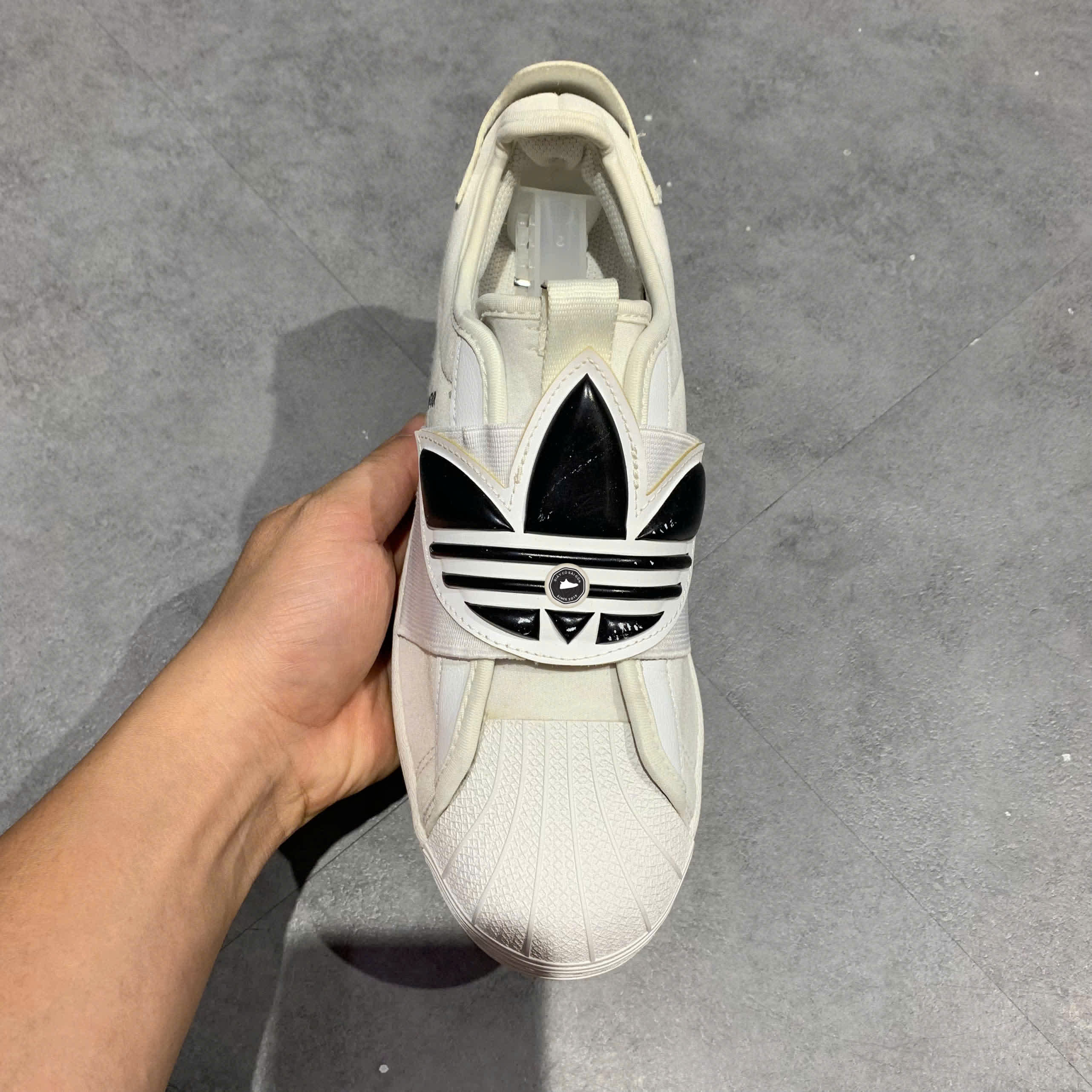 ADIDAS SUPERSTAR SLIP-ON 'TREFOIL BAND - WHITE BLACK' GZ8399 SIZE 37 1/3 GIÀY 2HAND CHÍNH HÃNG PVN20976