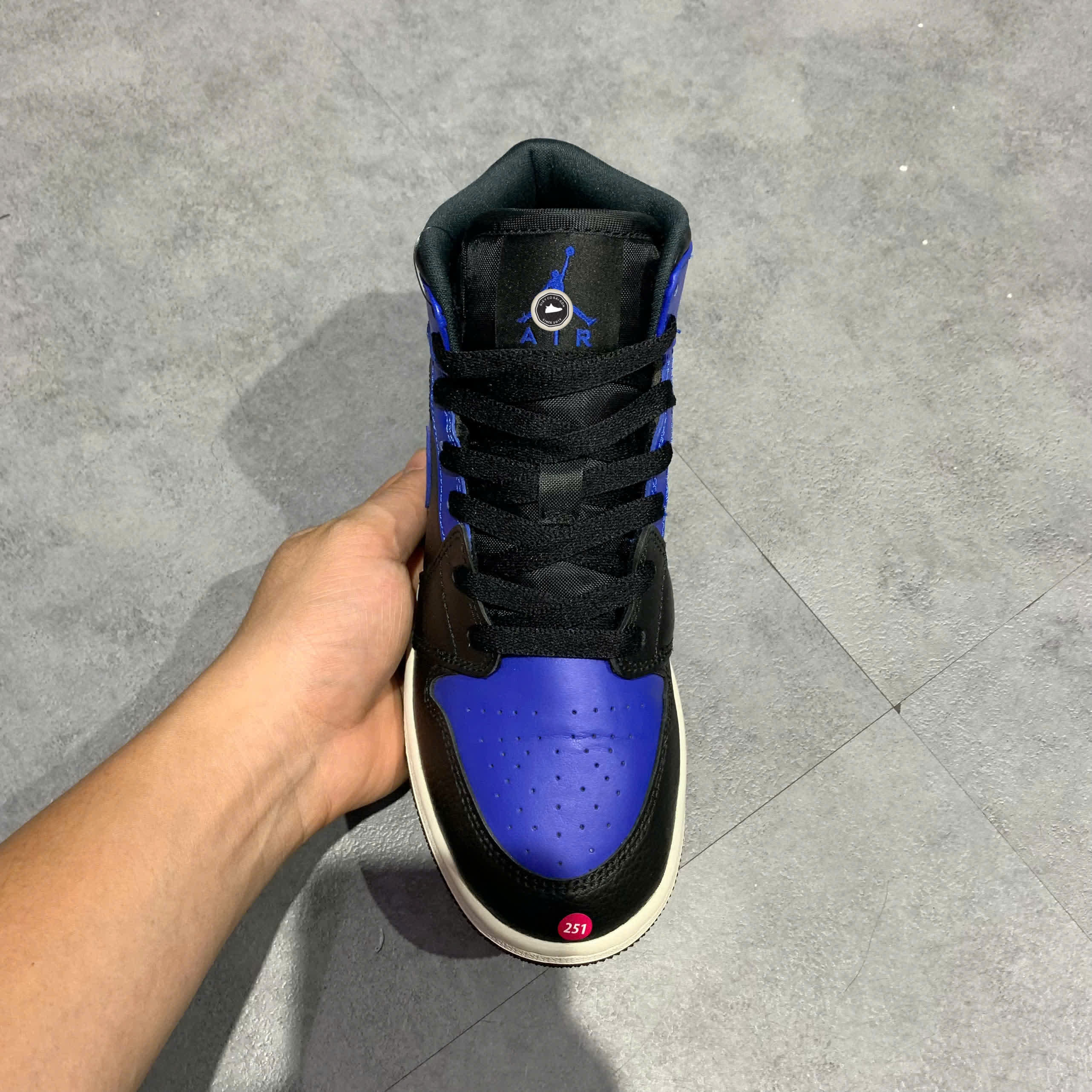 AIR JORDAN 1 MID HYPER ROYAL GS 554725 077 SIZE 36.5 GIÀY 2HAND CHÍNH HÃNG PVN20809