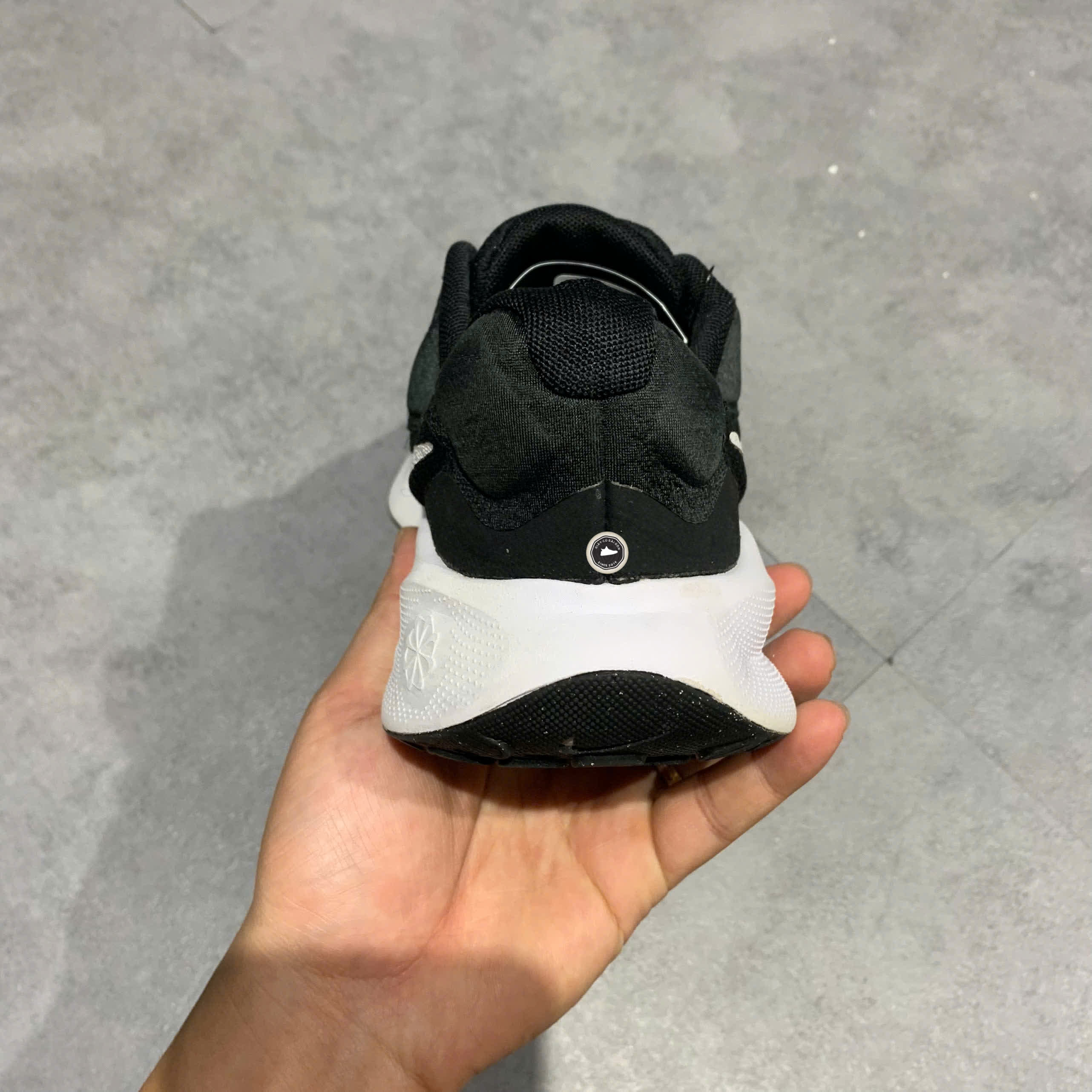 NIKE REVOLUTION 7 ROAD WIDE 'BLACK WHITE' FB8501 002 SIZE 39 GIÀY 2HAND CHÍNH HÃNG PVN20589