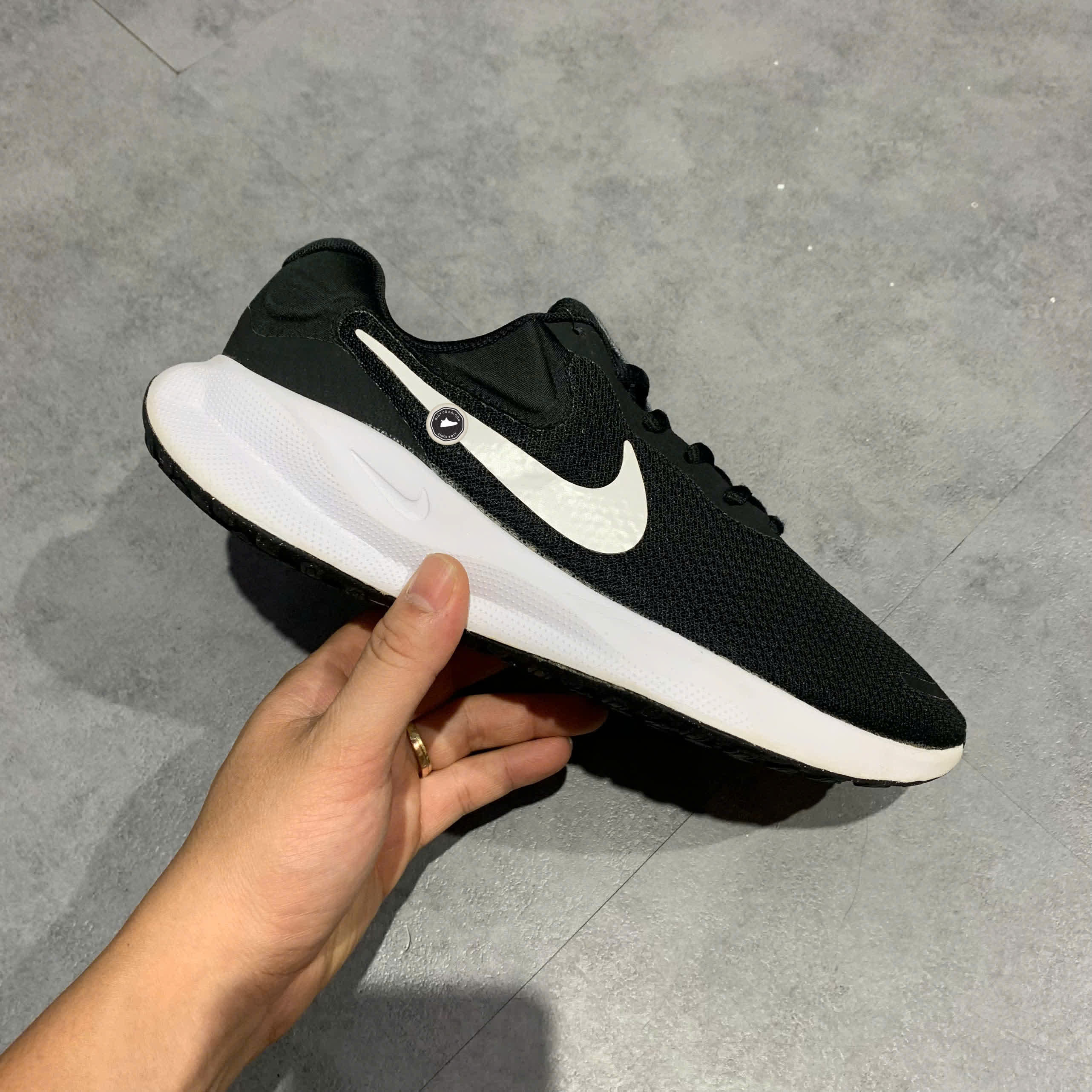 NIKE REVOLUTION 7 ROAD WIDE 'BLACK WHITE' FB8501 002 SIZE 39 GIÀY 2HAND CHÍNH HÃNG PVN20589