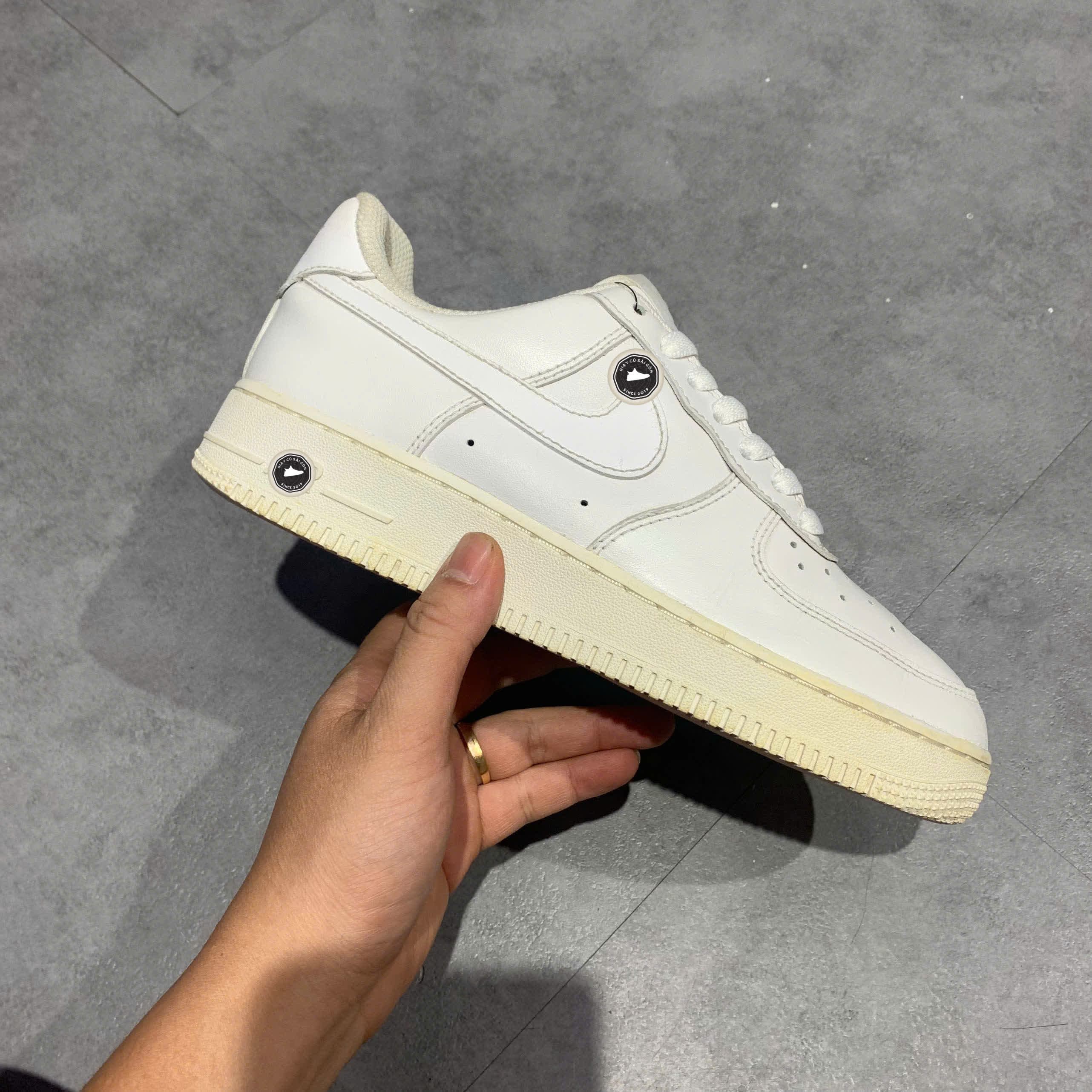 NIKE AIR FORCE 1 '07 NỮ TRẮNG DD8959 100 SIZE 38.5 GIÀY 2HAND CHÍNH HÃNG PVN20703