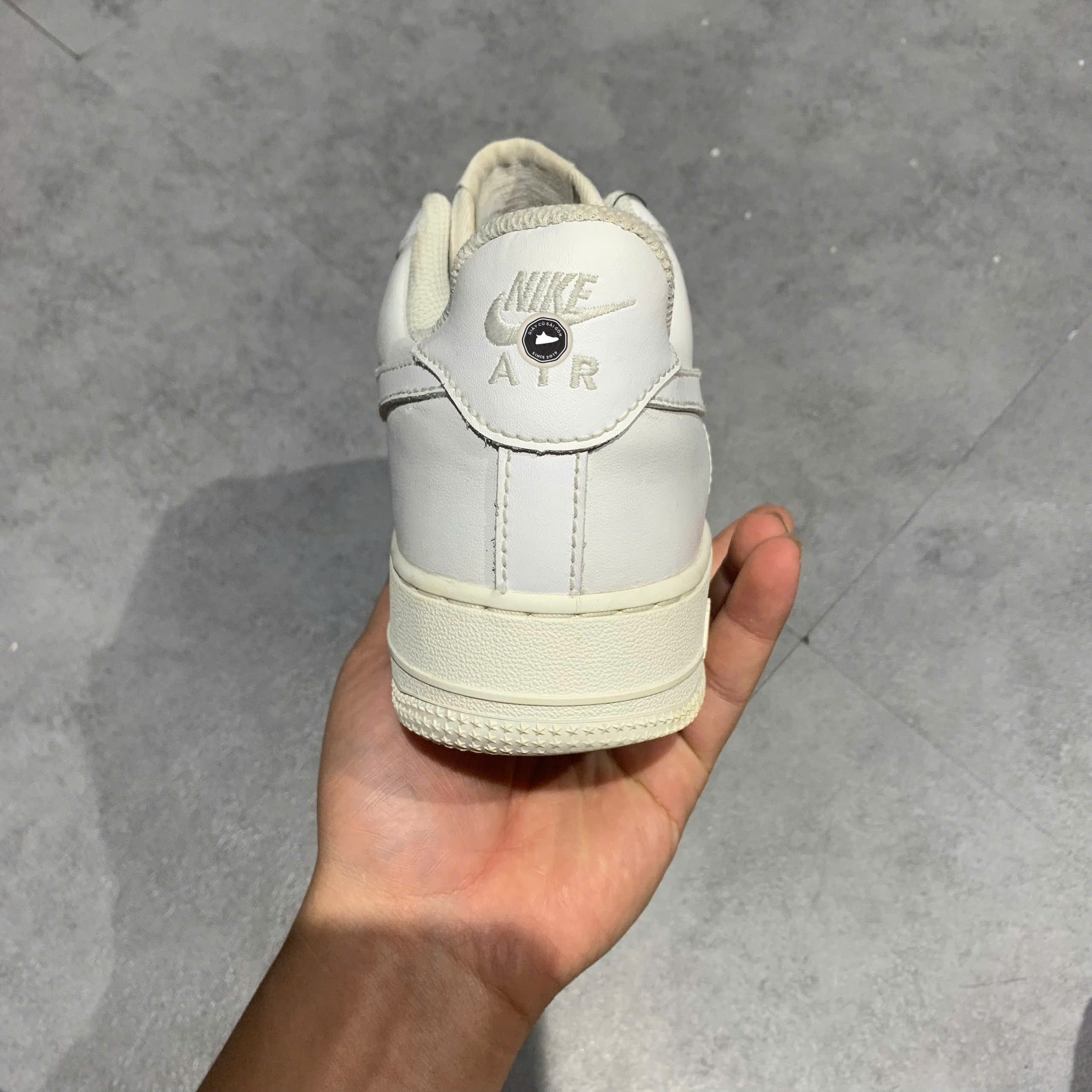 NIKE AIR FORCE 1 '07 NỮ TRẮNG DD8959 100 SIZE 38.5 GIÀY 2HAND CHÍNH HÃNG PVN20703