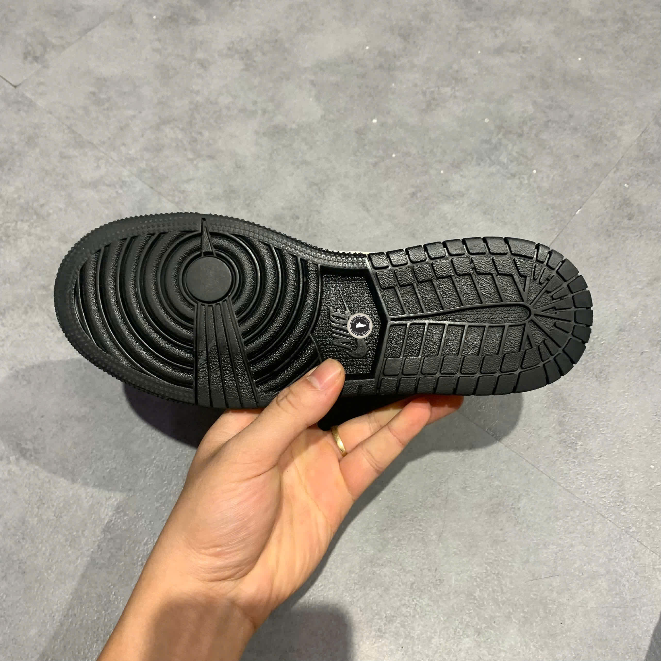 Air Jordan 1 Mid Black Racer Blue White (GS) 554725 084 SIZE 37.5 GIÀY 2HAND CHÍNH HÃNG PVN20716