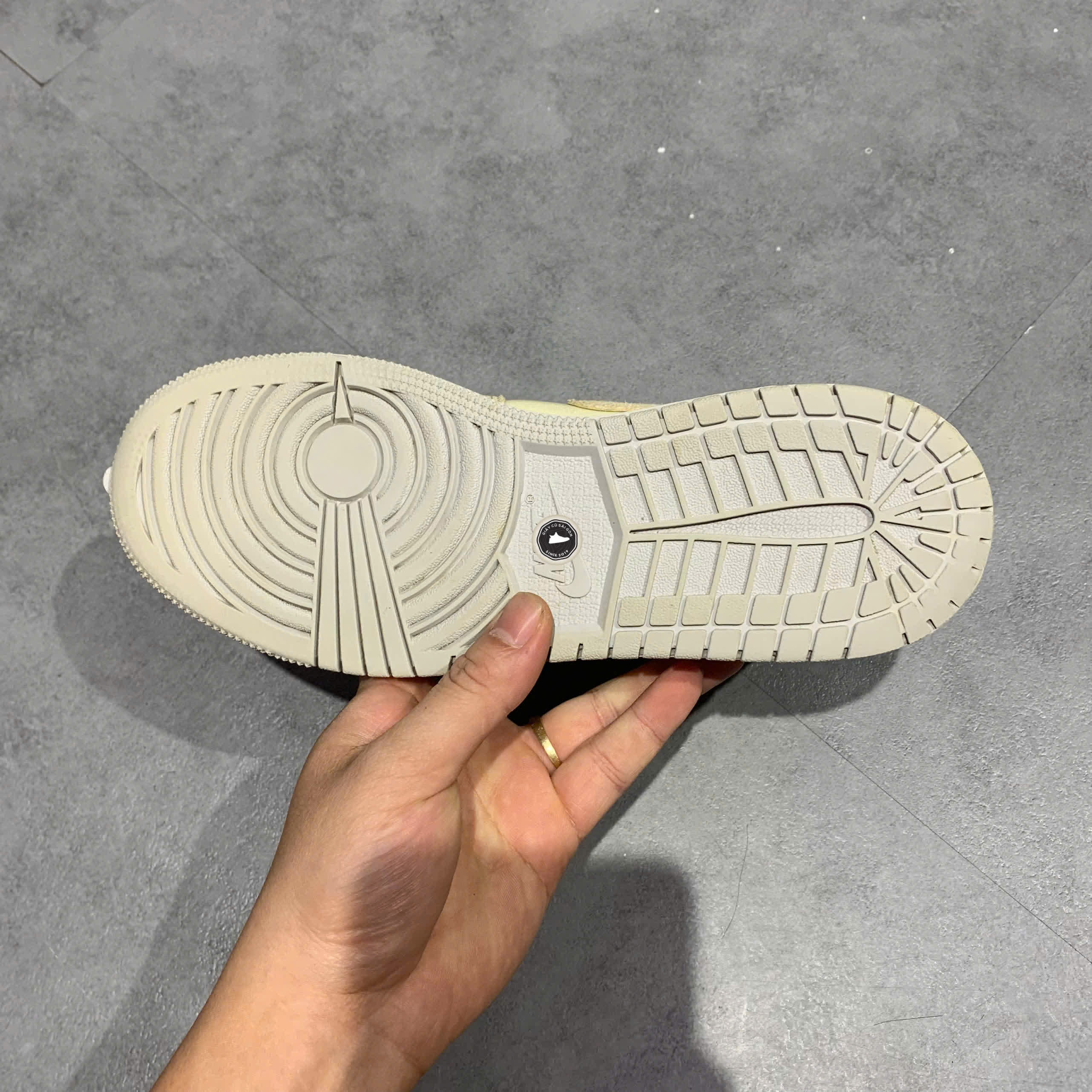 Giày Nike Air Jordan 1 Low SE Craft 'Inside Out' (GS) DQ3727 100 SIZE 37.5 GIÀY 2HAND CHÍNH HÃNG PVN20699