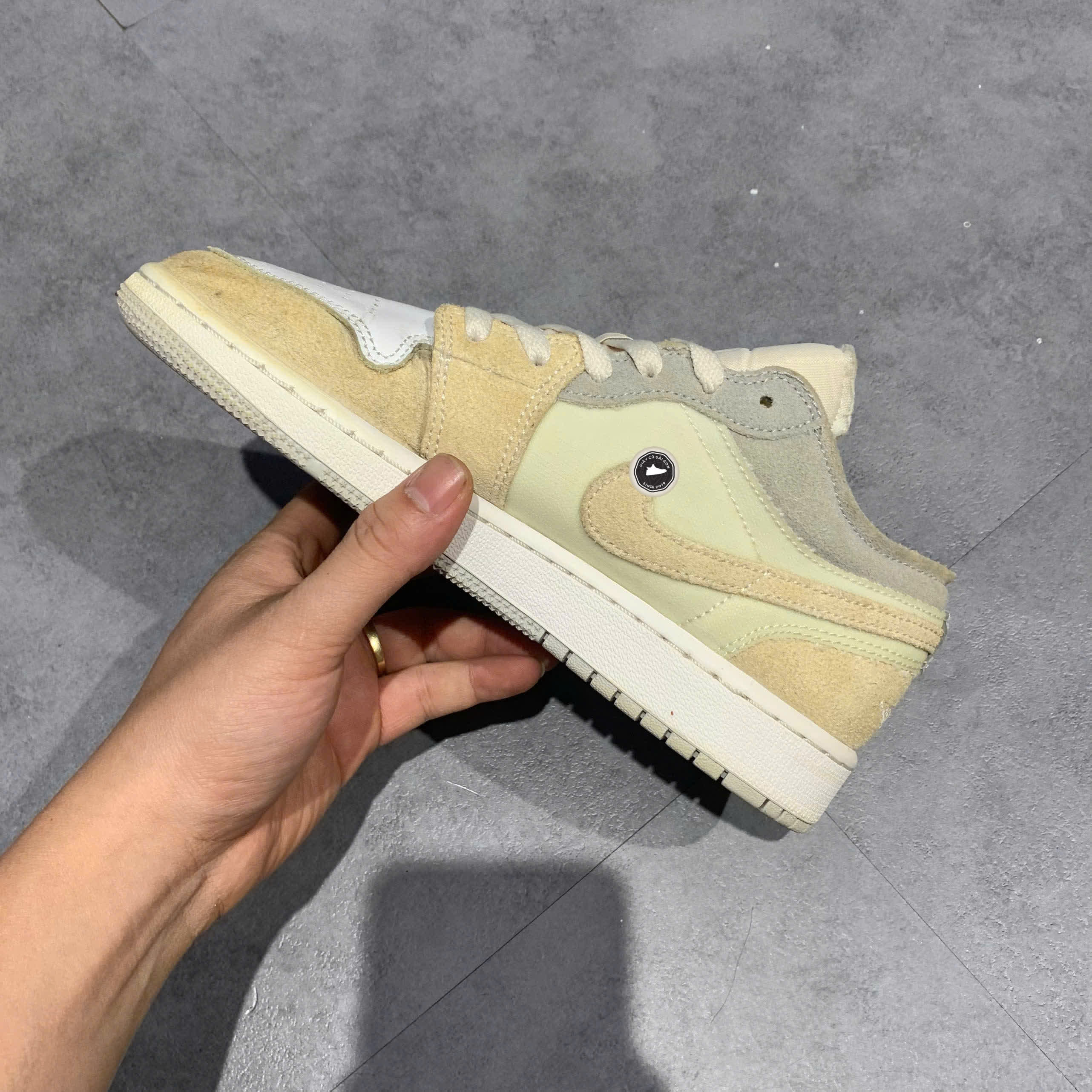 Giày Nike Air Jordan 1 Low SE Craft 'Inside Out' (GS) DQ3727 100 SIZE 37.5 GIÀY 2HAND CHÍNH HÃNG PVN20699