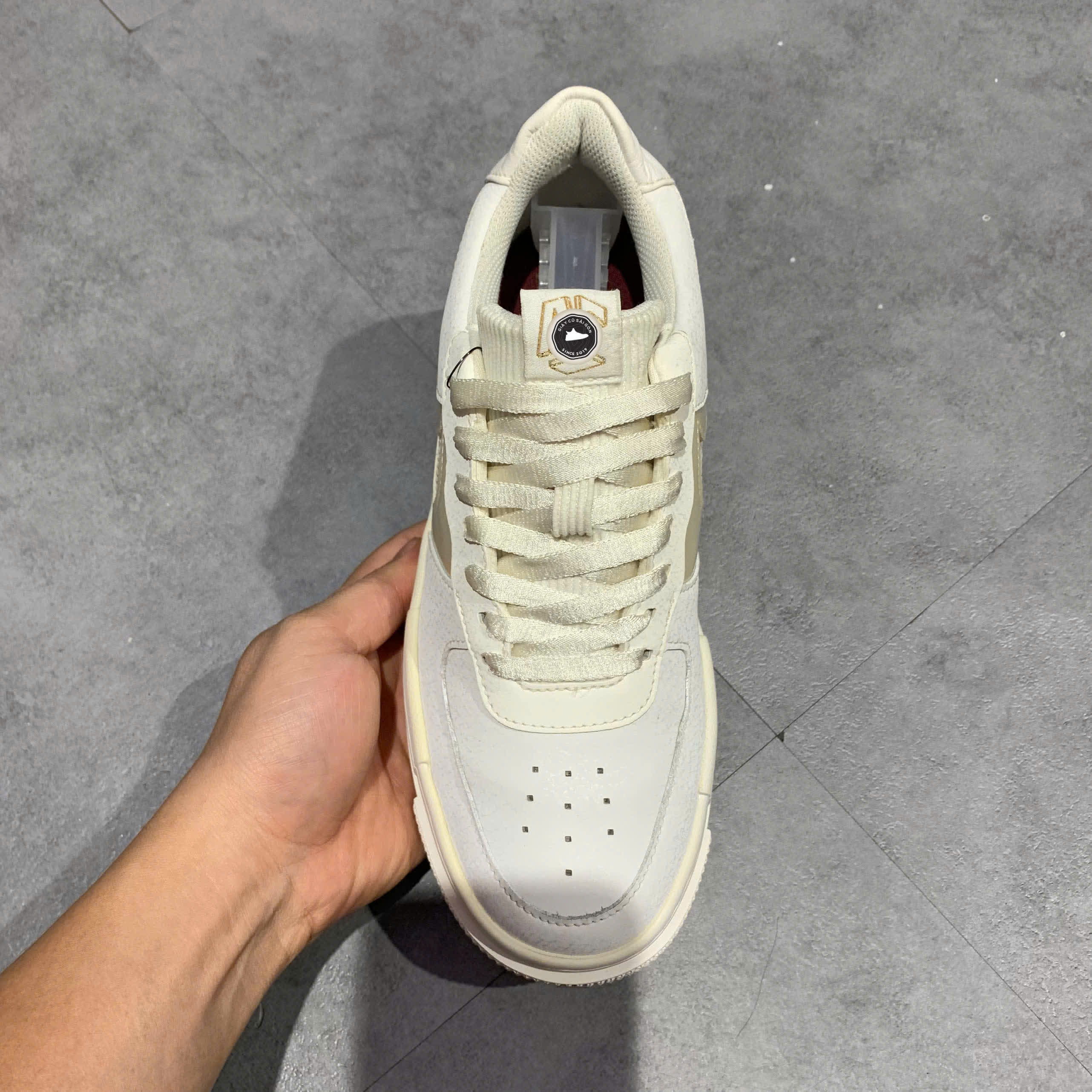 NIKE AIR FORCE 1 LOW PIXEL SUMMIT WHITE GOLD CHAIN DC1160 100 SIZE 37.5 GIÀY 2HAND CHÍNH HÃNG PVN20678
