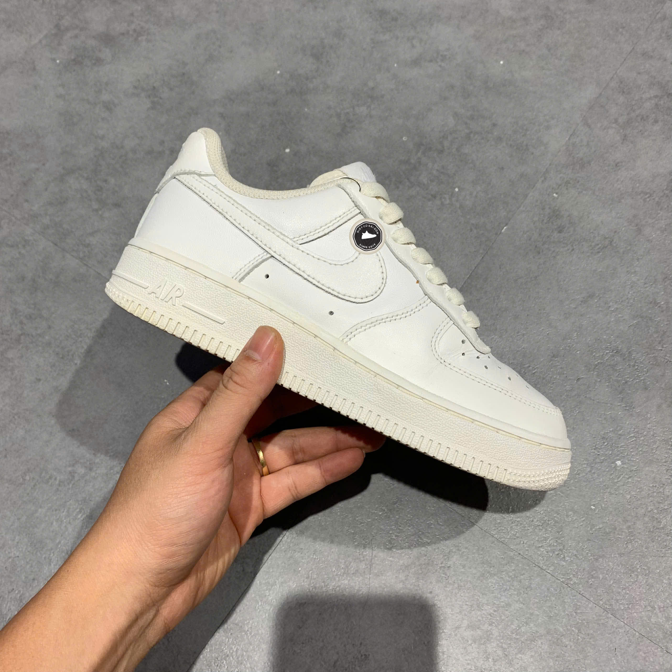 NIKE AIR FORCE 1 '07 'TRIPLE WHITE' DD8959-100 SIZE 35.5 GIÀY 2HAND CHÍNH HÃNG PVN20684