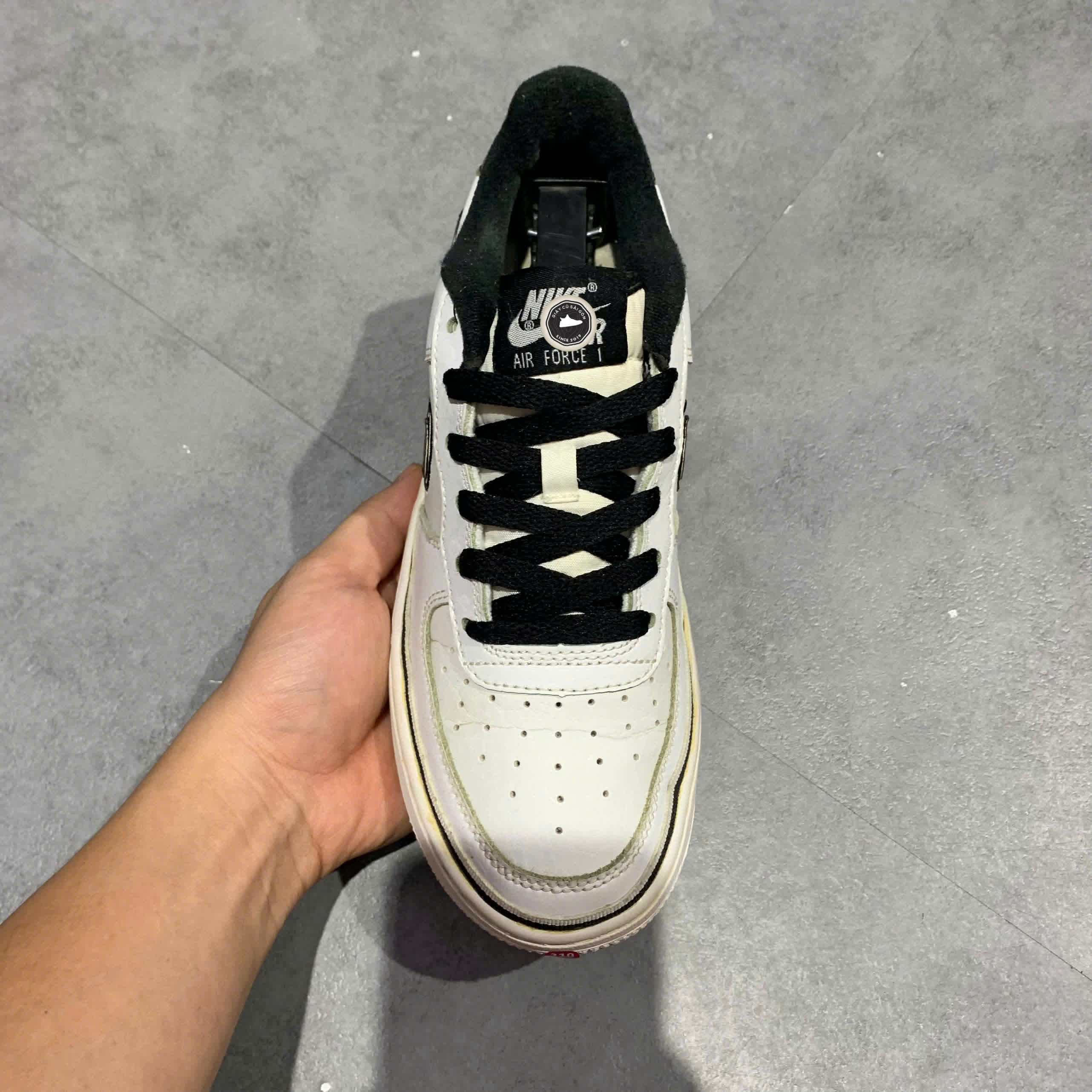 NIKE AIR FORCE 1 LOW NBA WHITE BLACK AR0734-100 SIZE 36.5 GIÀY 2HAND CHÍNH HÃNG PVN20674