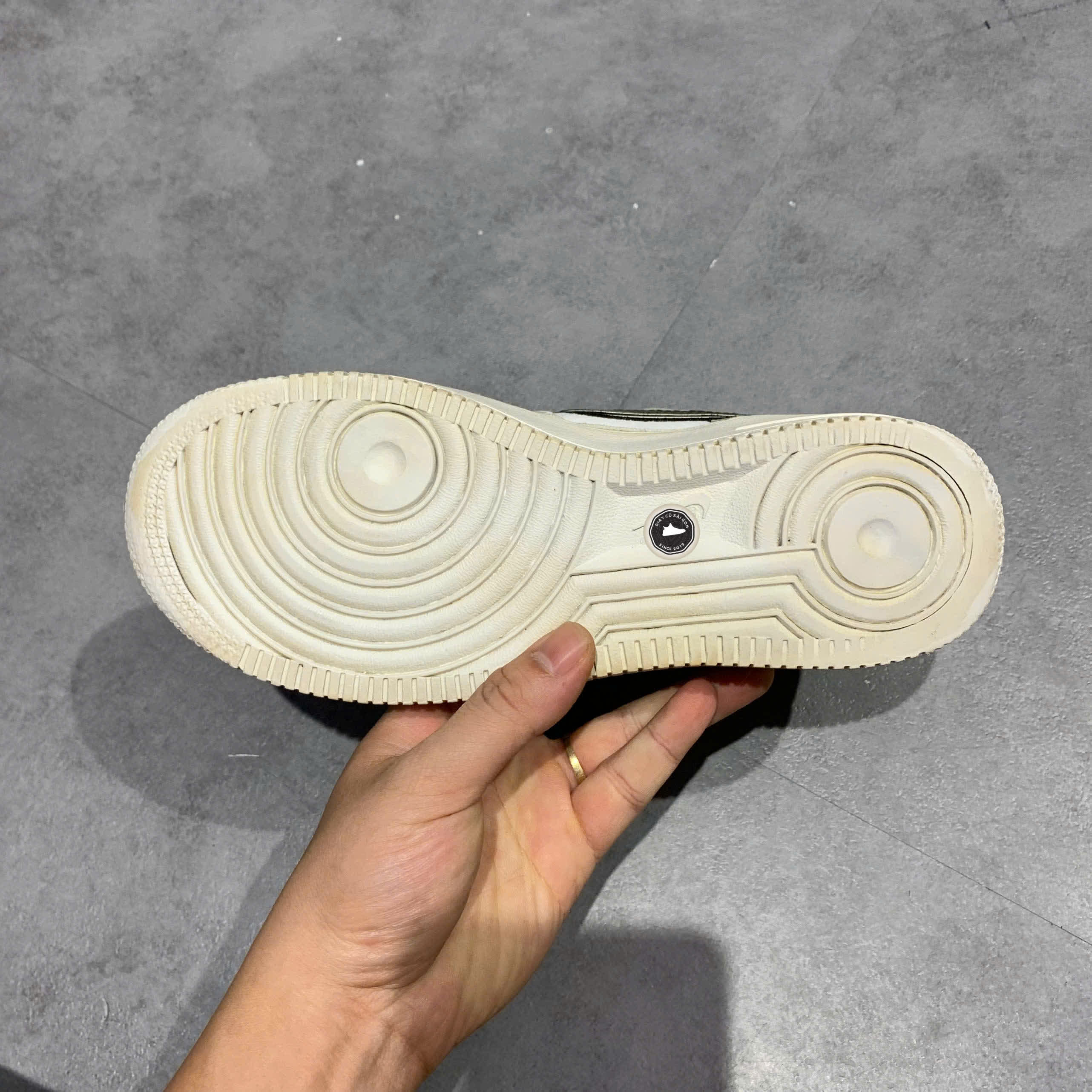 NIKE AIR FORCE 1 LOW NBA WHITE BLACK AR0734-100 SIZE 36.5 GIÀY 2HAND CHÍNH HÃNG PVN20674