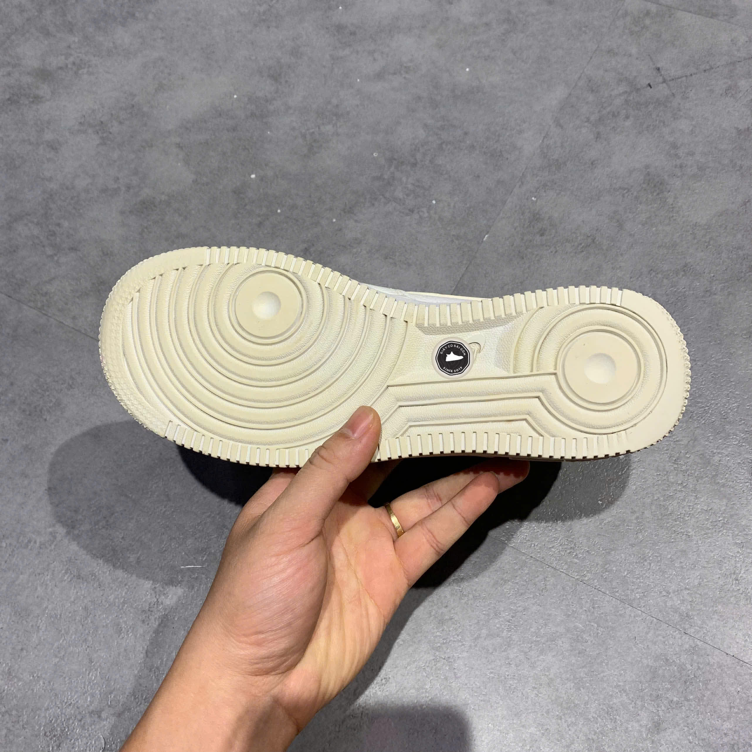 (WMNS) Nike Air Force 1 '07 Essential 'Summit White Solar Red' CT1989-101 SIZE 38 GIÀY 2HAND CHÍNH HÃNG PVN20709