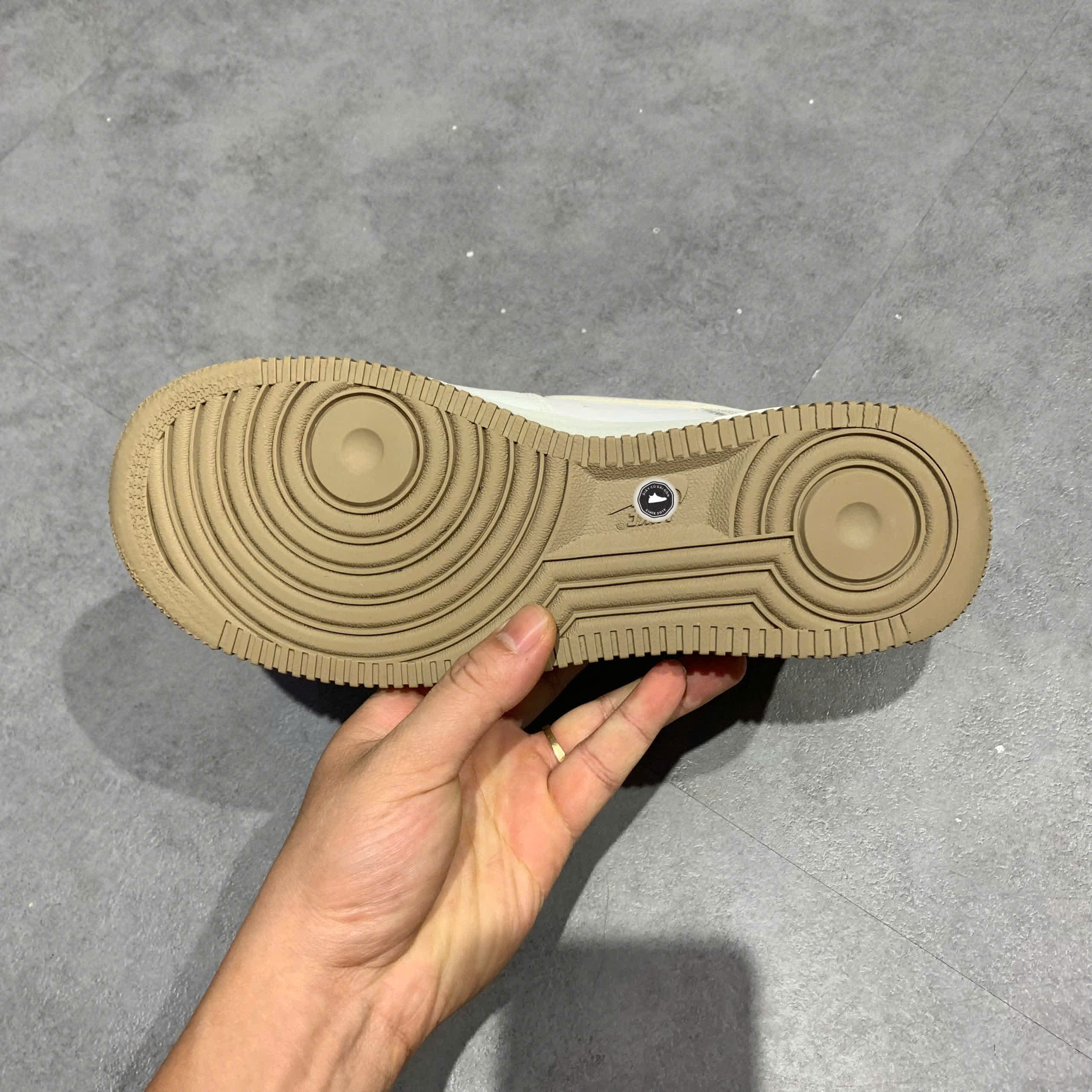 NIKE AIR FORCE 1 LOW WHITE TAUPE DR9867 100 SIZE 39 GIÀY 2HAND CHÍNH HÃNG PVN20704