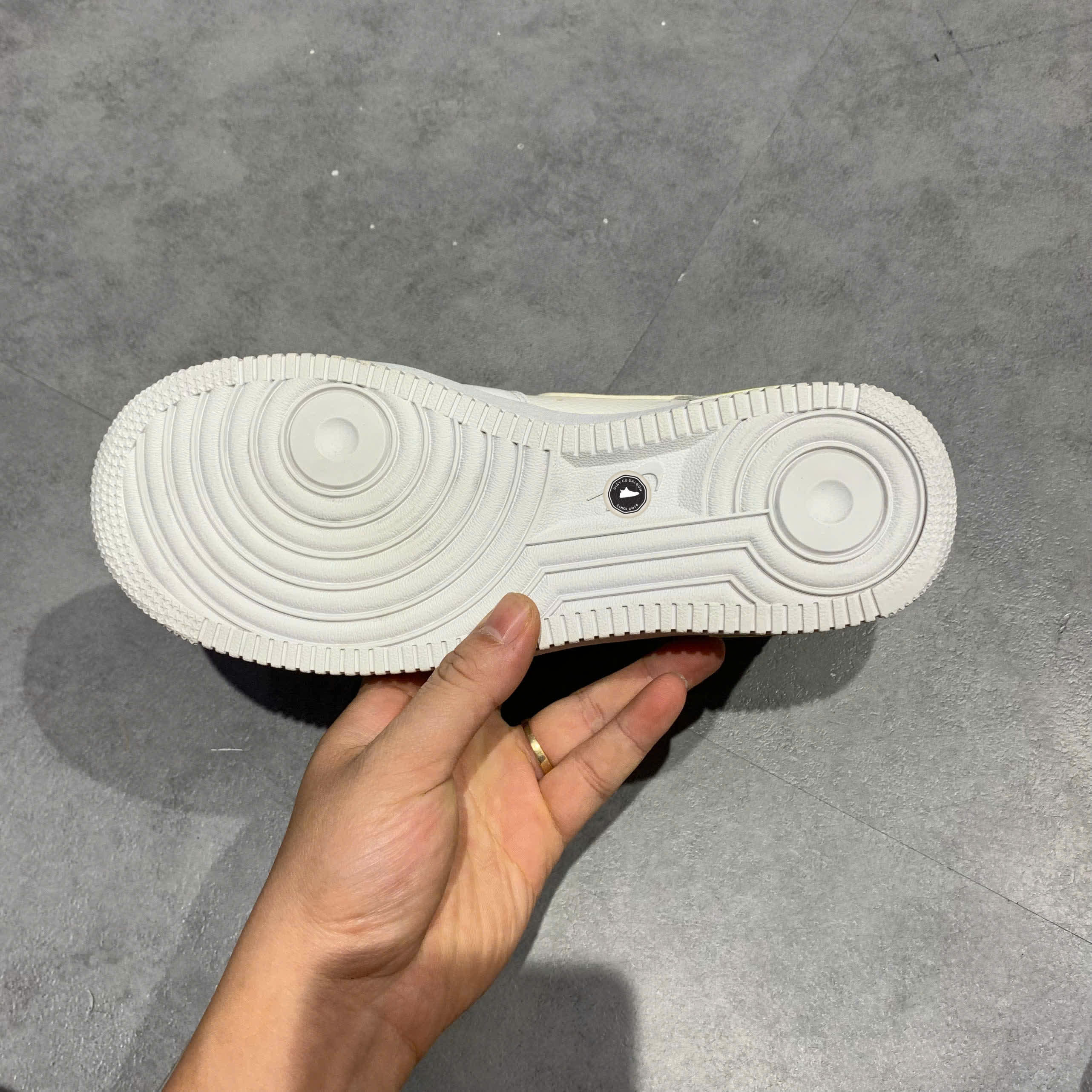 Nike WMNS Air Force 1 '07 Lux 'White Reflective' 898889 104 SIZE 38 GIÀY 2HAND CHÍNH HÃNG PVN20685