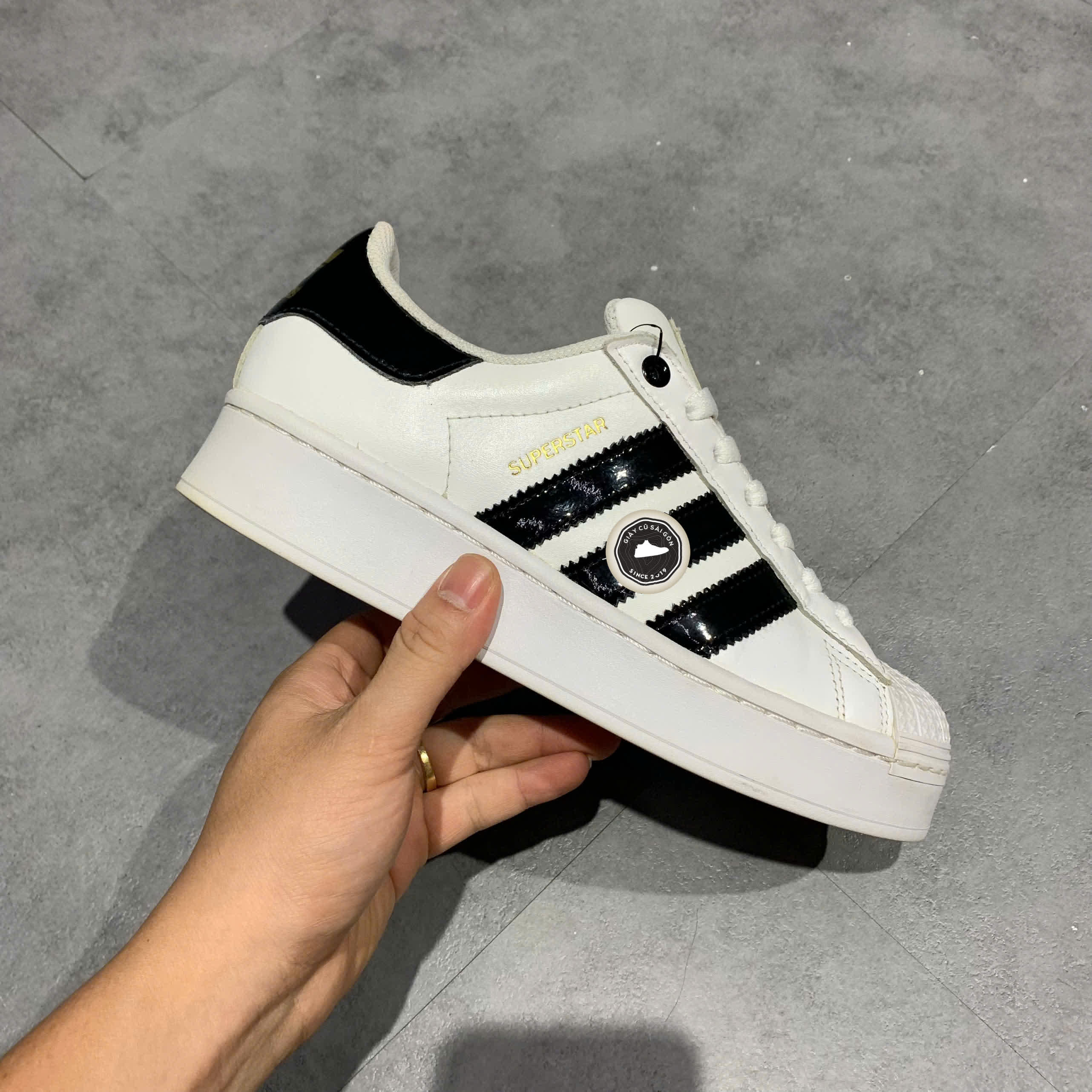 ADIDAS ORIGINALS SUPERSTAR BOLD 'CLOUD WHITE/CORE BLACK/GOLD METALLIC' FV3336 SIZE 38 GIÀY 2HAND CHÍNH HÃNG PVN20893