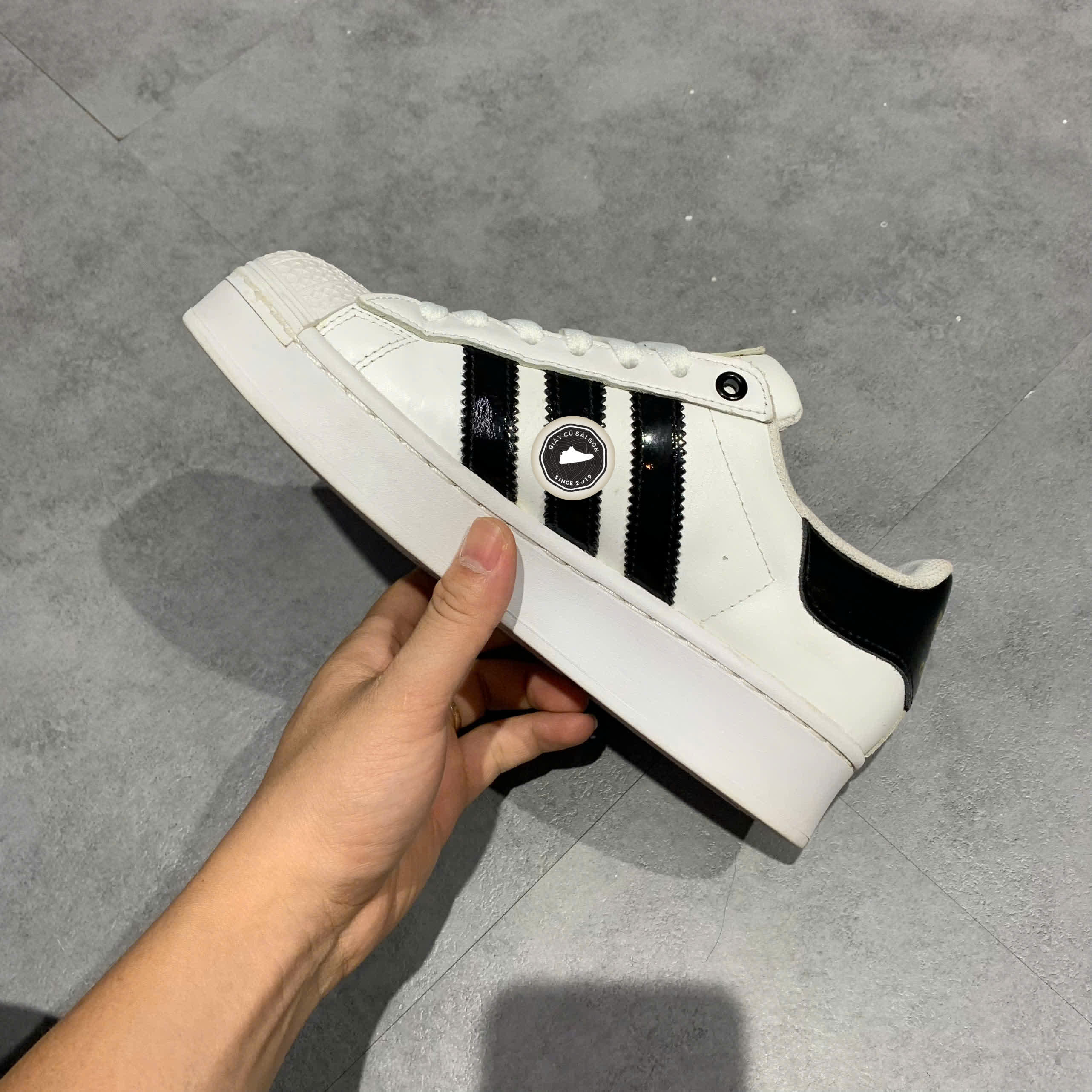 ADIDAS ORIGINALS SUPERSTAR BOLD 'CLOUD WHITE/CORE BLACK/GOLD METALLIC' FV3336 SIZE 38 GIÀY 2HAND CHÍNH HÃNG PVN20893