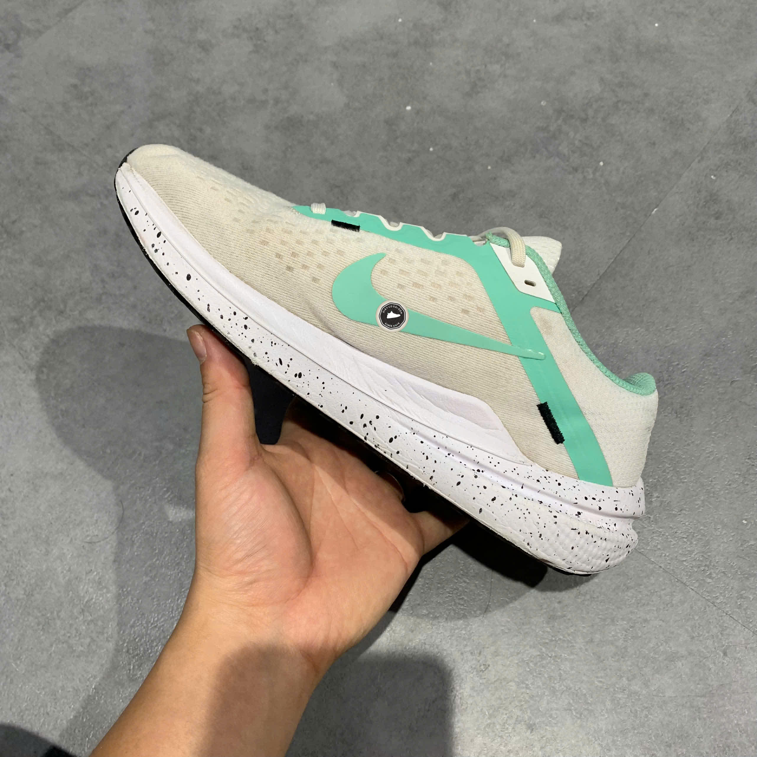 NIKE AIR WINFLO 10 'WHITE EMERALD RISE' FN7106-100 SIZE 39 GIÀY 2HAND CHÍNH HÃNG PVN20890