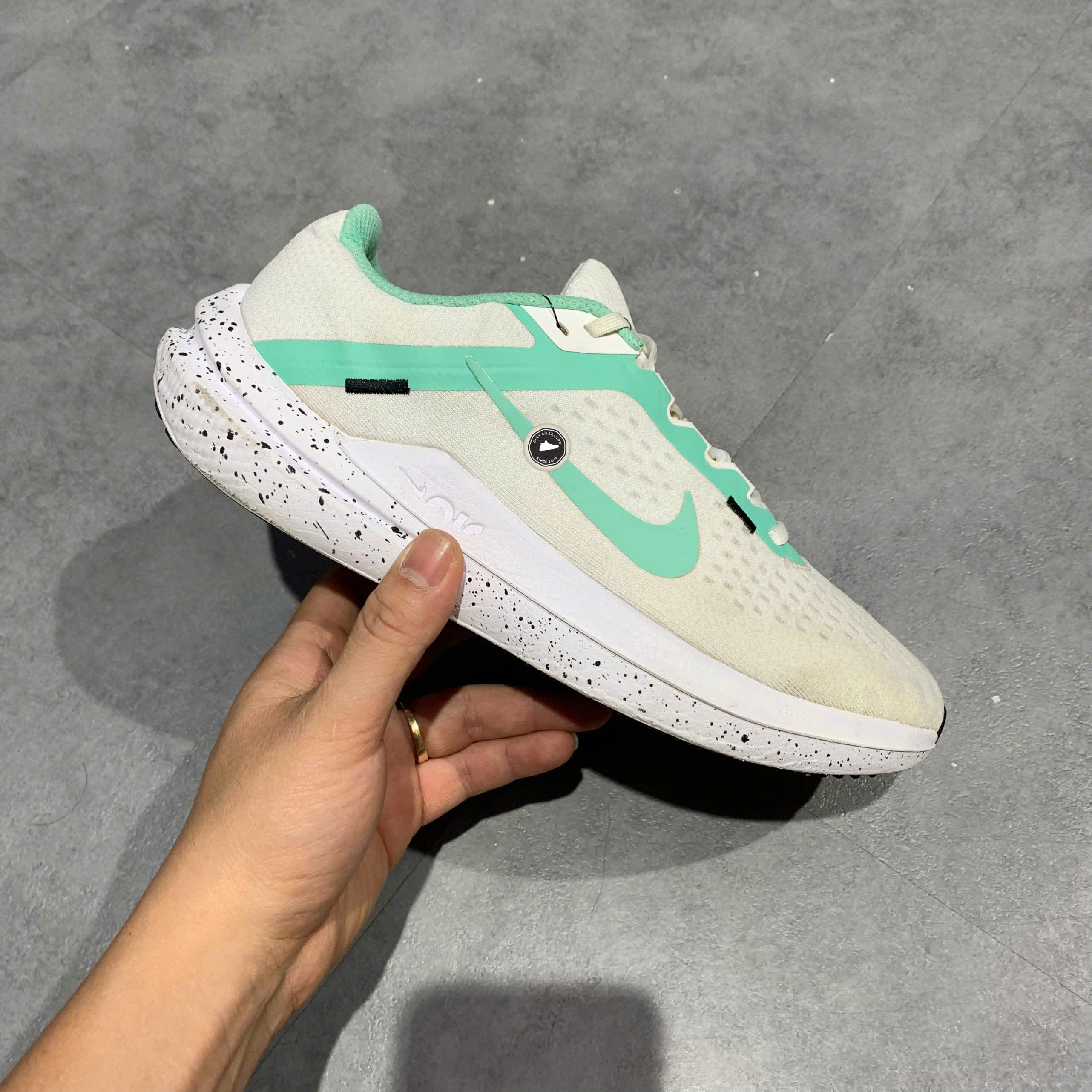 NIKE AIR WINFLO 10 'WHITE EMERALD RISE' FN7106-100 SIZE 39 GIÀY 2HAND CHÍNH HÃNG PVN20890