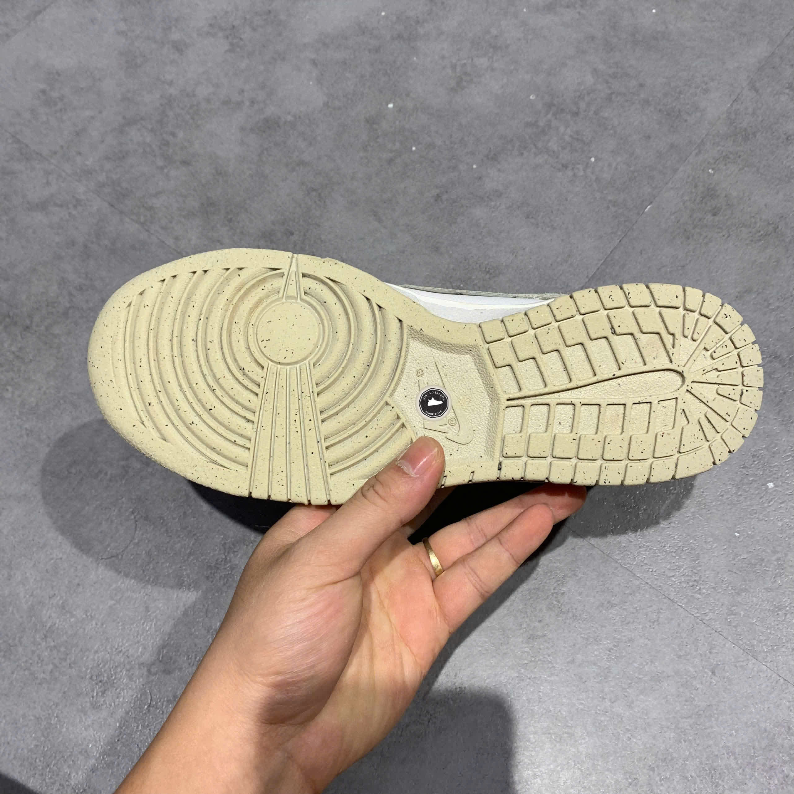 NIKE DUNK LOW SE JUST DO IT WHITE PHANTOM (WOMEN'S) DV1160 100 SIZE 38 GIÀY 2HAND CHÍNH HÃNG PVN20949