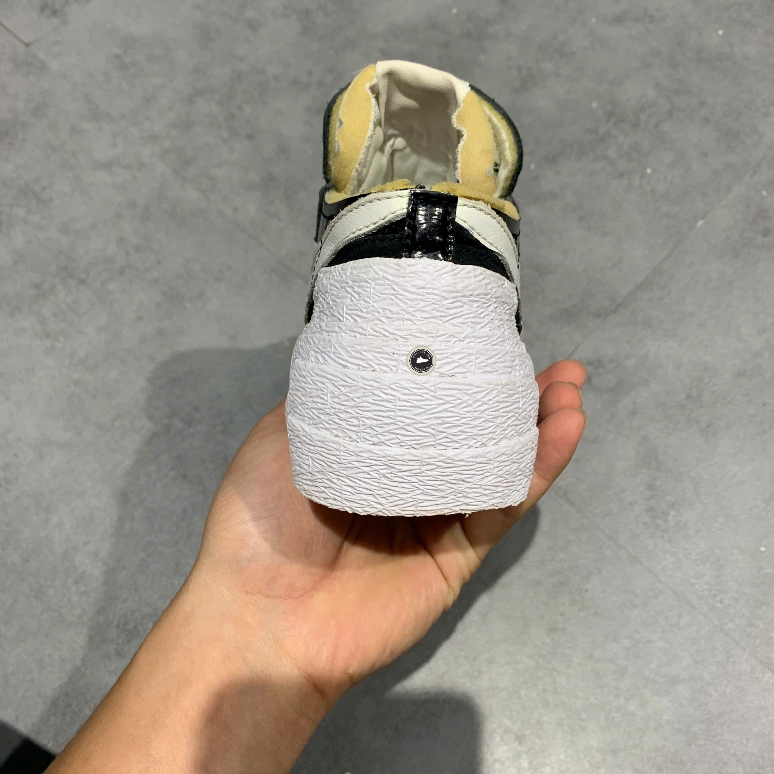 NIKE BLAZER LOW SACAI BLACK PATENT LEATHER DM6443-001 SIZE 38 GIÀY 2HAND CHÍNH HÃNG PVN20947