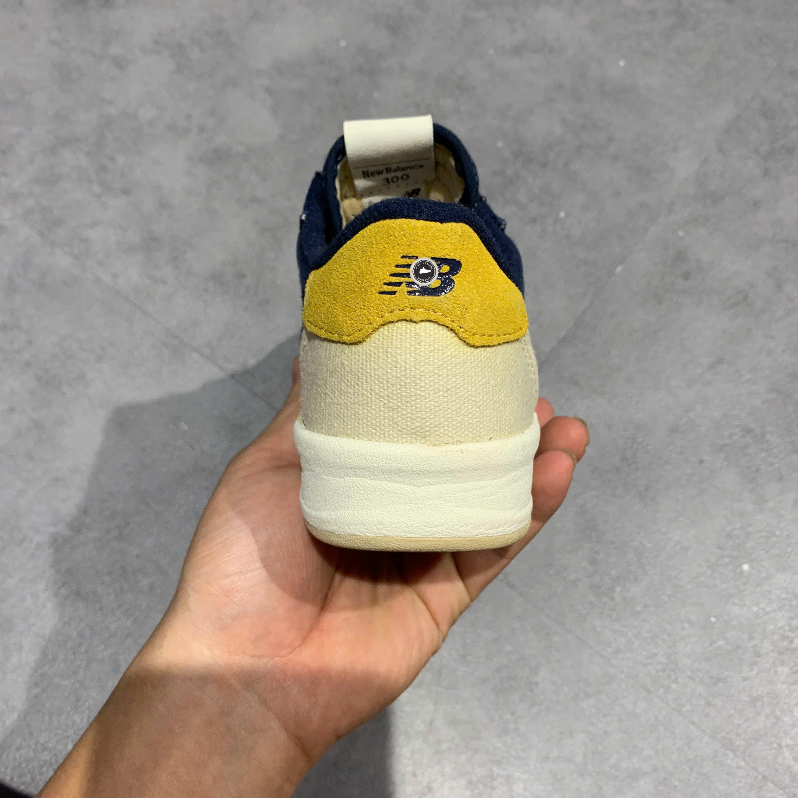 New Balance Unisex 300 Series Sneakers Blue/Yellow CRT300BB SIZE 36 GIÀY 2HAND CHÍNH HÃNG PVN20863