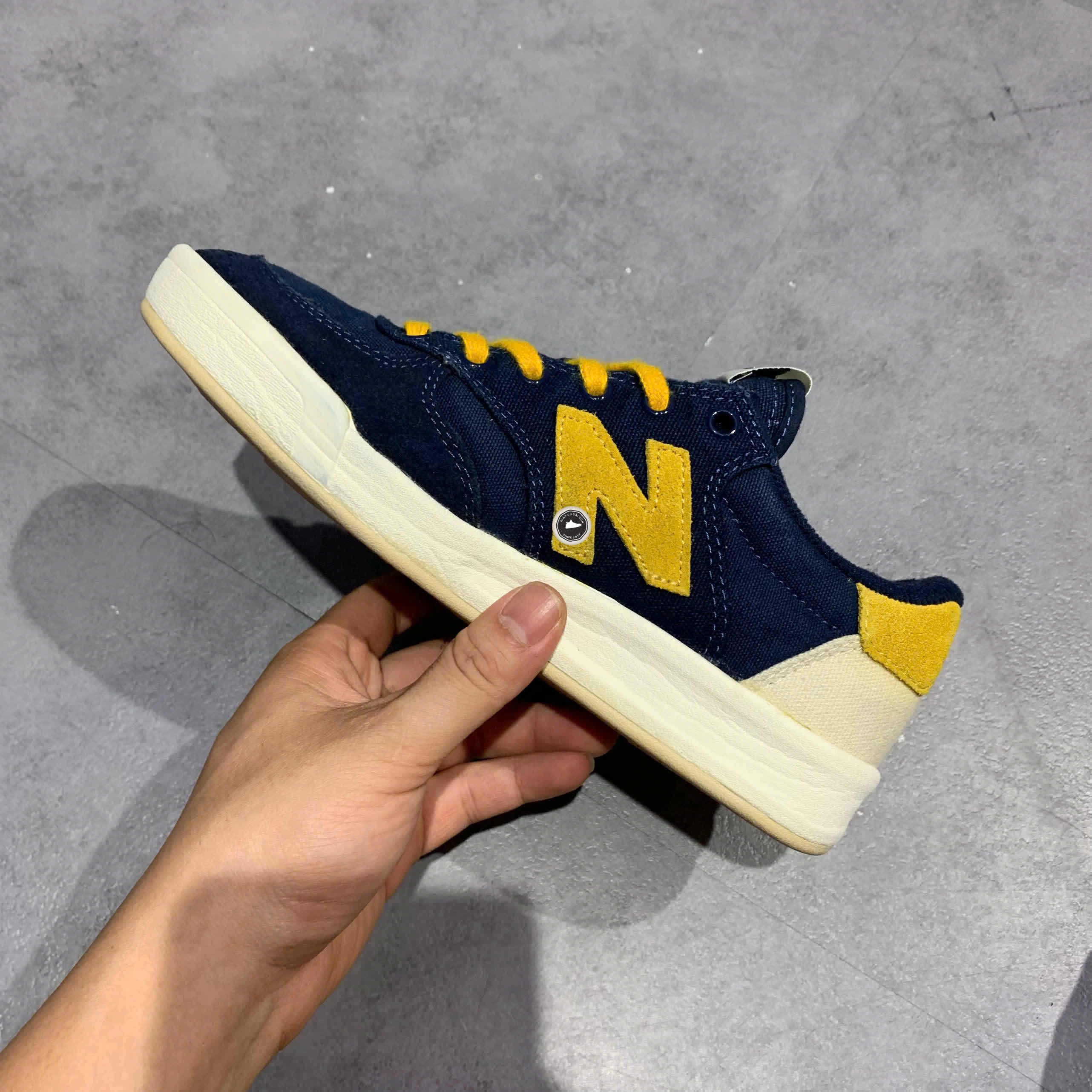 New Balance Unisex 300 Series Sneakers Blue/Yellow CRT300BB SIZE 36 GIÀY 2HAND CHÍNH HÃNG PVN20863