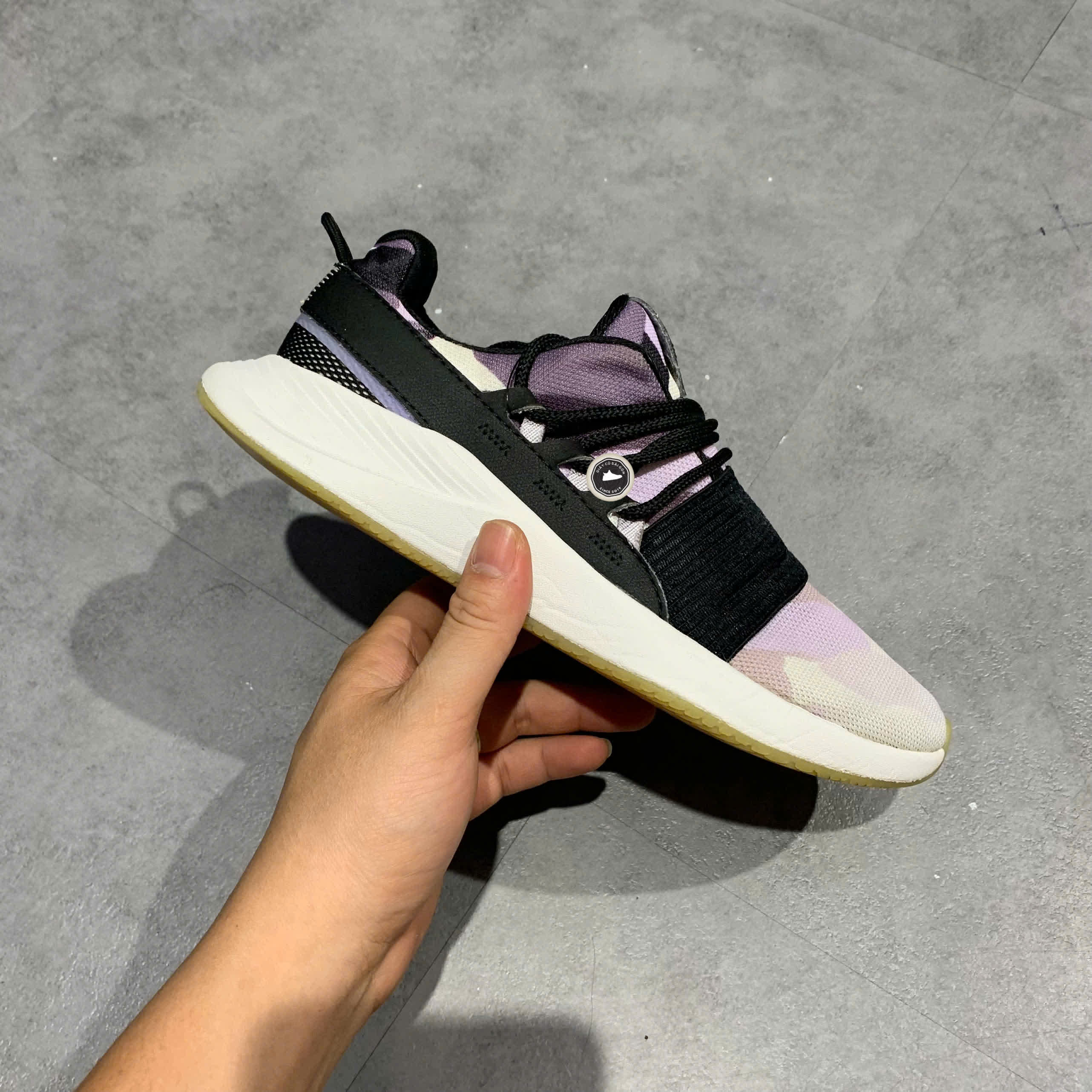 Under Armour Wmns Charged Breathe 'International Women's Day' 3023668 102 SIZE 38.5 GIÀY 2HAND CHÍNH HÃNG PVN20861