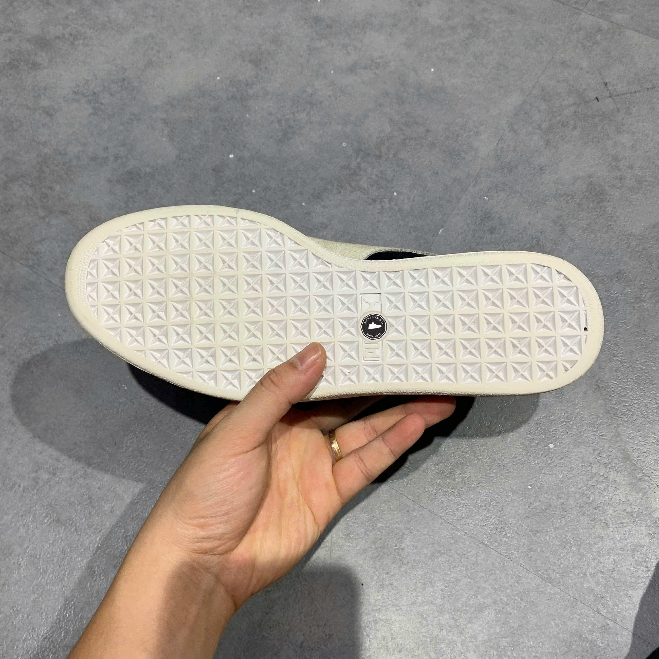 PUMA Suede Classic XXI Black White 374915 01 SIZE 39 GIÀY 2HAND CHÍNH HÃNG PVN20852