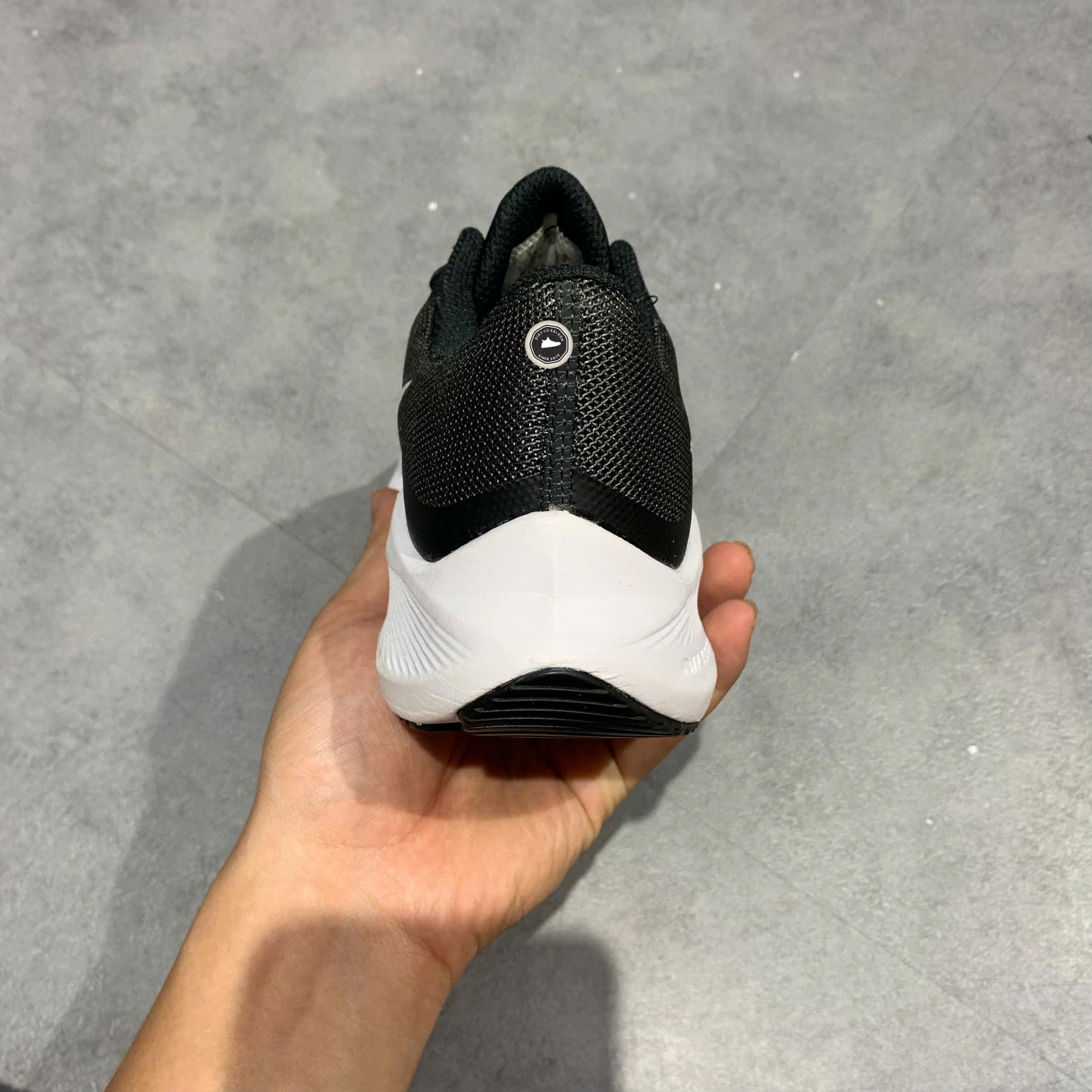 NIKE AIR ZOOM WINFLO 8 'BLACK WHITE' CW3421 005 SIZE 36.5 GIÀY 2HAND CHÍNH HÃNG PVN20842