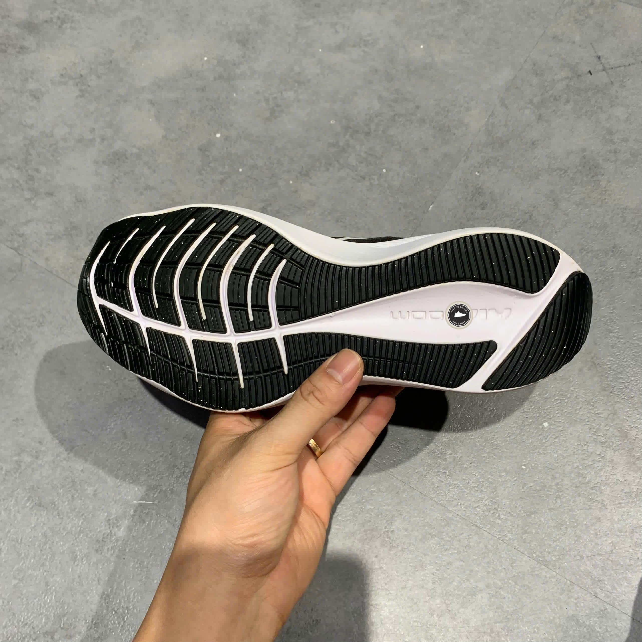 NIKE AIR ZOOM WINFLO 8 'BLACK WHITE' CW3421 005 SIZE 36.5 GIÀY 2HAND CHÍNH HÃNG PVN20842