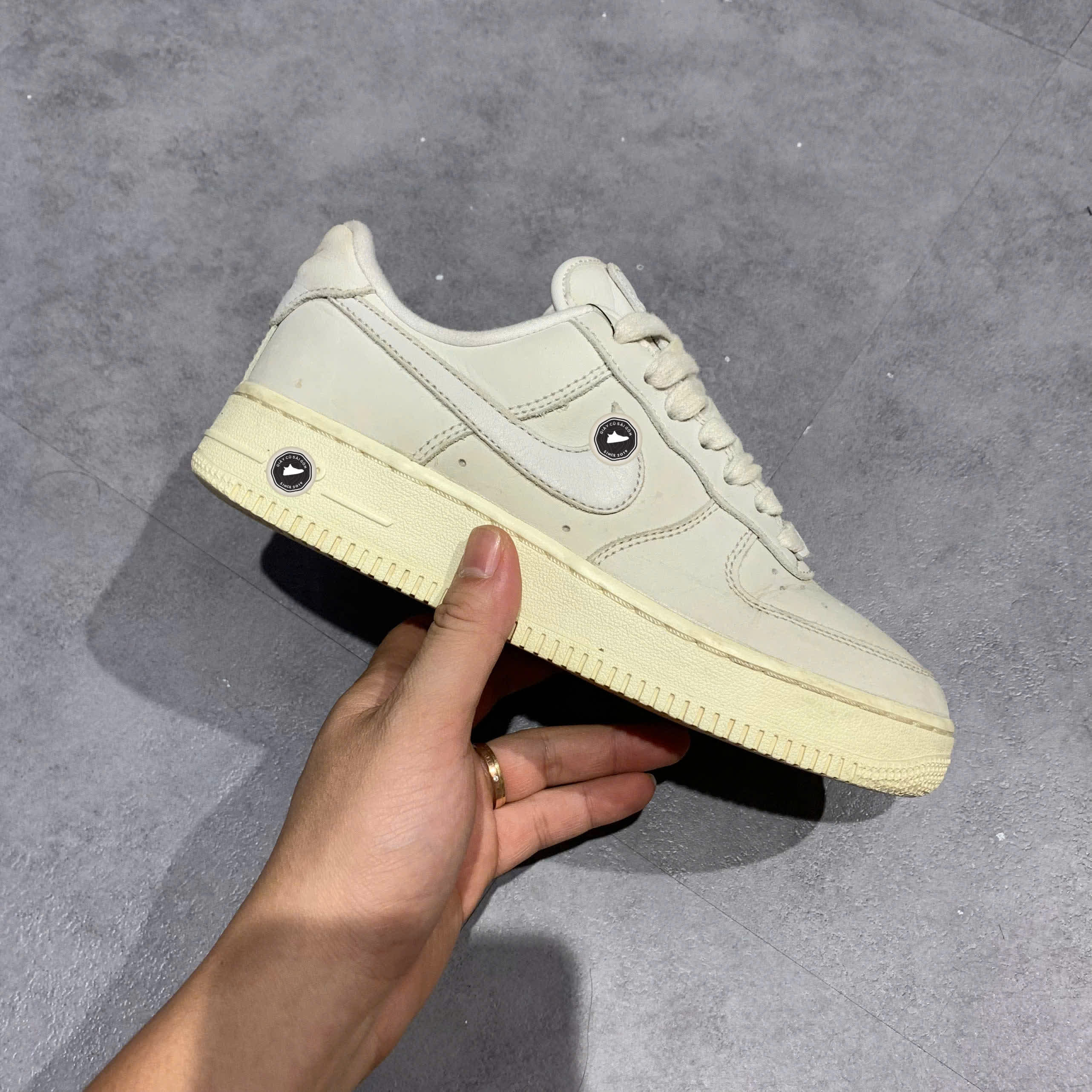 NIKE WMNS AIR FORCE 1 LOW PRM MF 'SUMMIT WHITE' DR9503 100 SIZE 36.5 GIÀY 2HAND CHÍNH HÃNG PVN20679