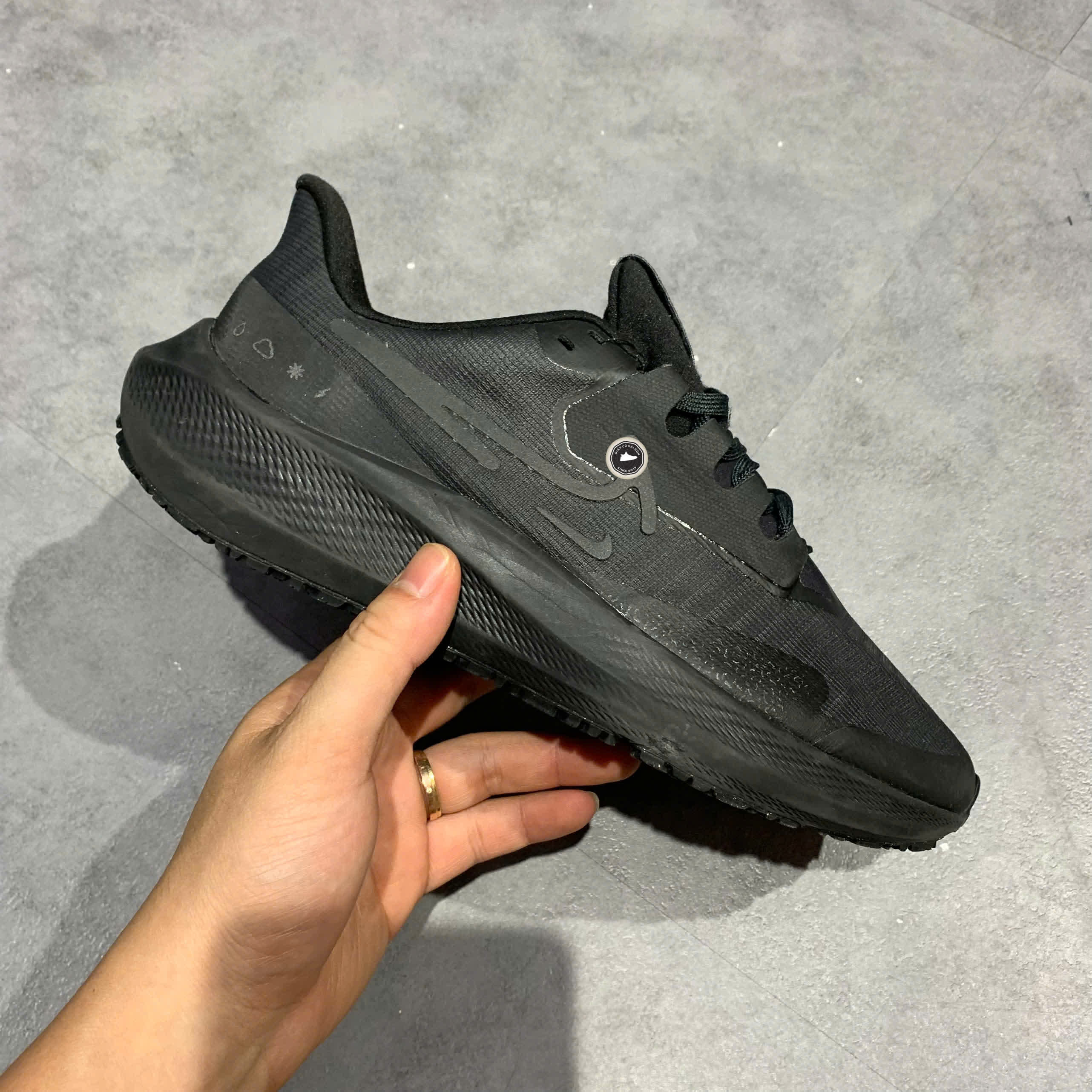 Nike Air Zoom Pegasus 39 Shield 'Black Off Noir' DO7625 001 SIZE 39 GIÀY 2HAND CHÍNH HÃNG PVN20837