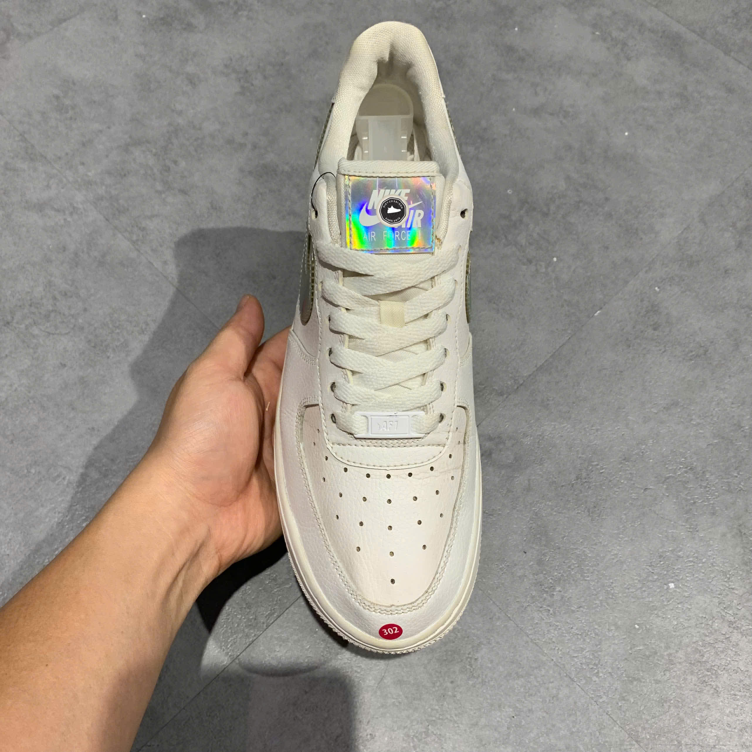 Nike Air Force 1 Low White Iridescent Swoosh CJ1646-100 SIZE 39 GIÀY 2HAND CHÍNH HÃNG PVN20711